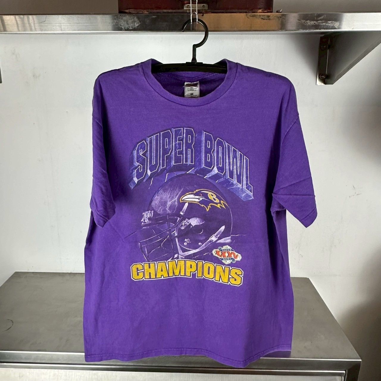 Vintage ​​​​2000 Baltimore Ravens Super Bowl Champions NFL T-shirt Size US XL / EU 56 / 4 - 1 Thumbnail