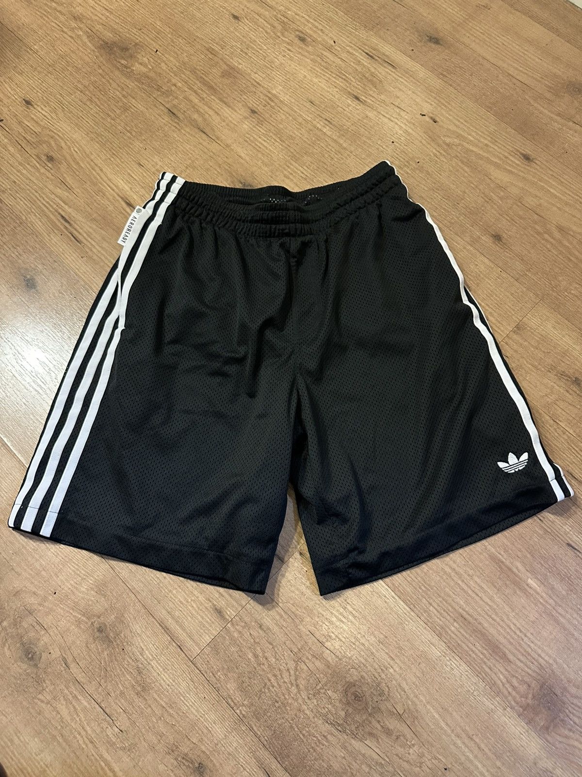 Adidas Adidas Shorts Size US 32 / EU 48 - 1 Thumbnail