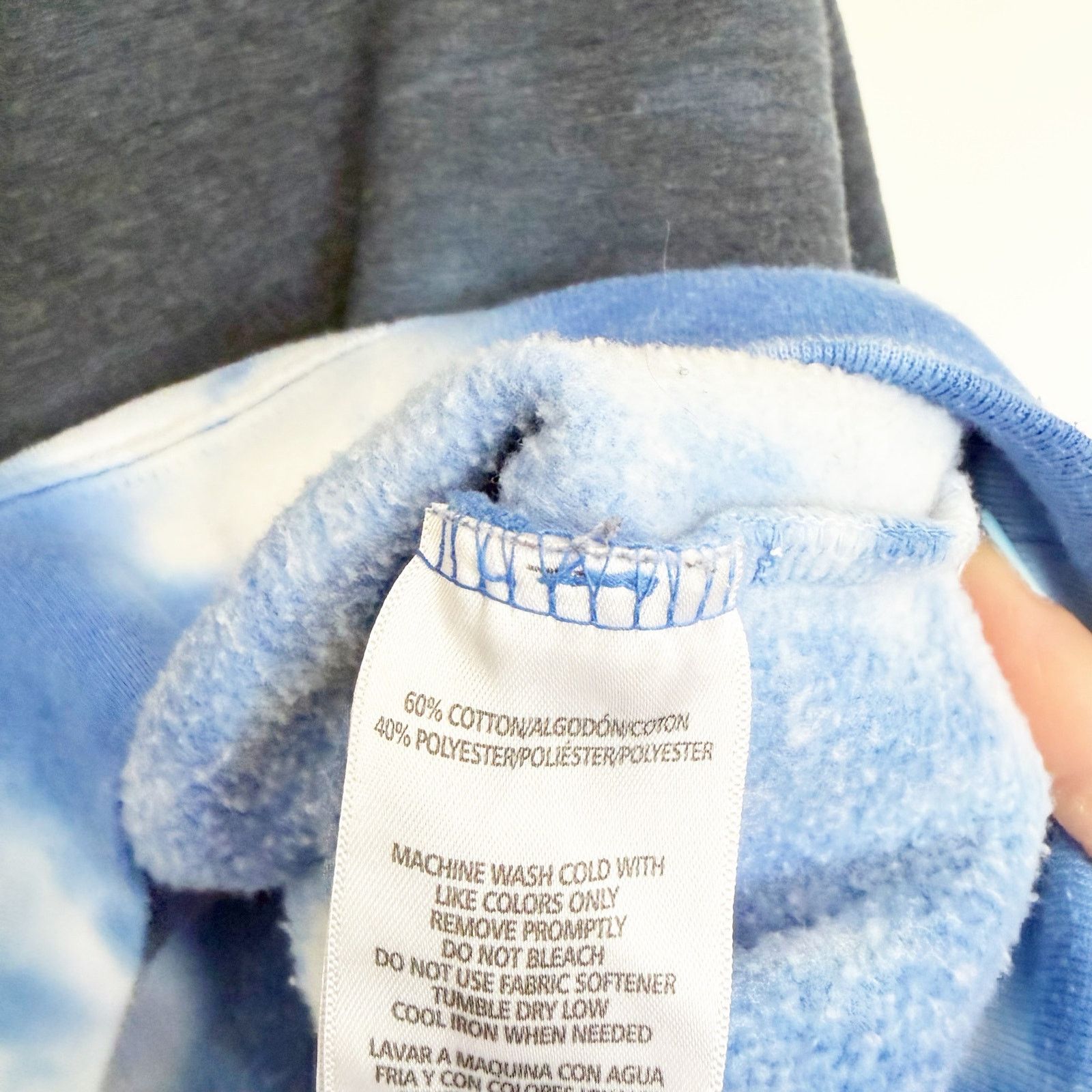 Calvin Klein Calvin Klein Blue Tie Dye Ombre Cropped Hoodie Sz M Size M / US 6-8 / IT 42-44 - 4 Thumbnail