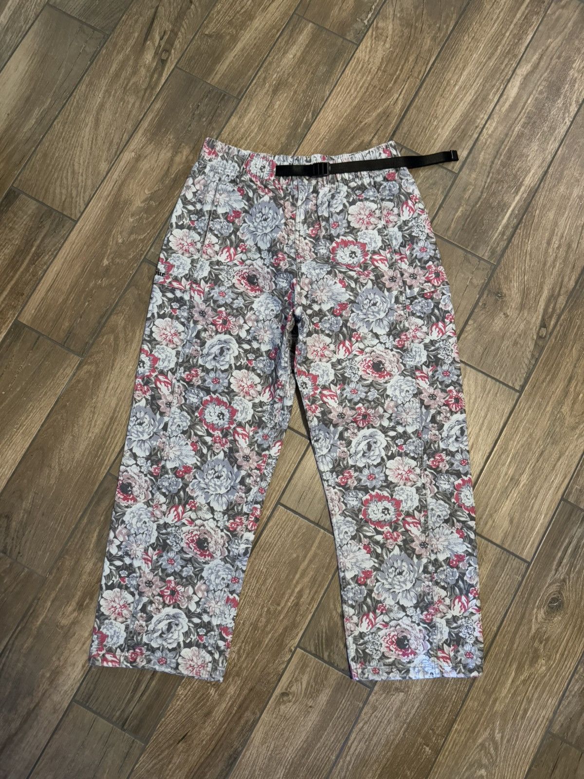 パンツ 23ss Supreme Belted Trail Pant Floral L Supreme Liberty Floral Belted Pant (SS20) - $168