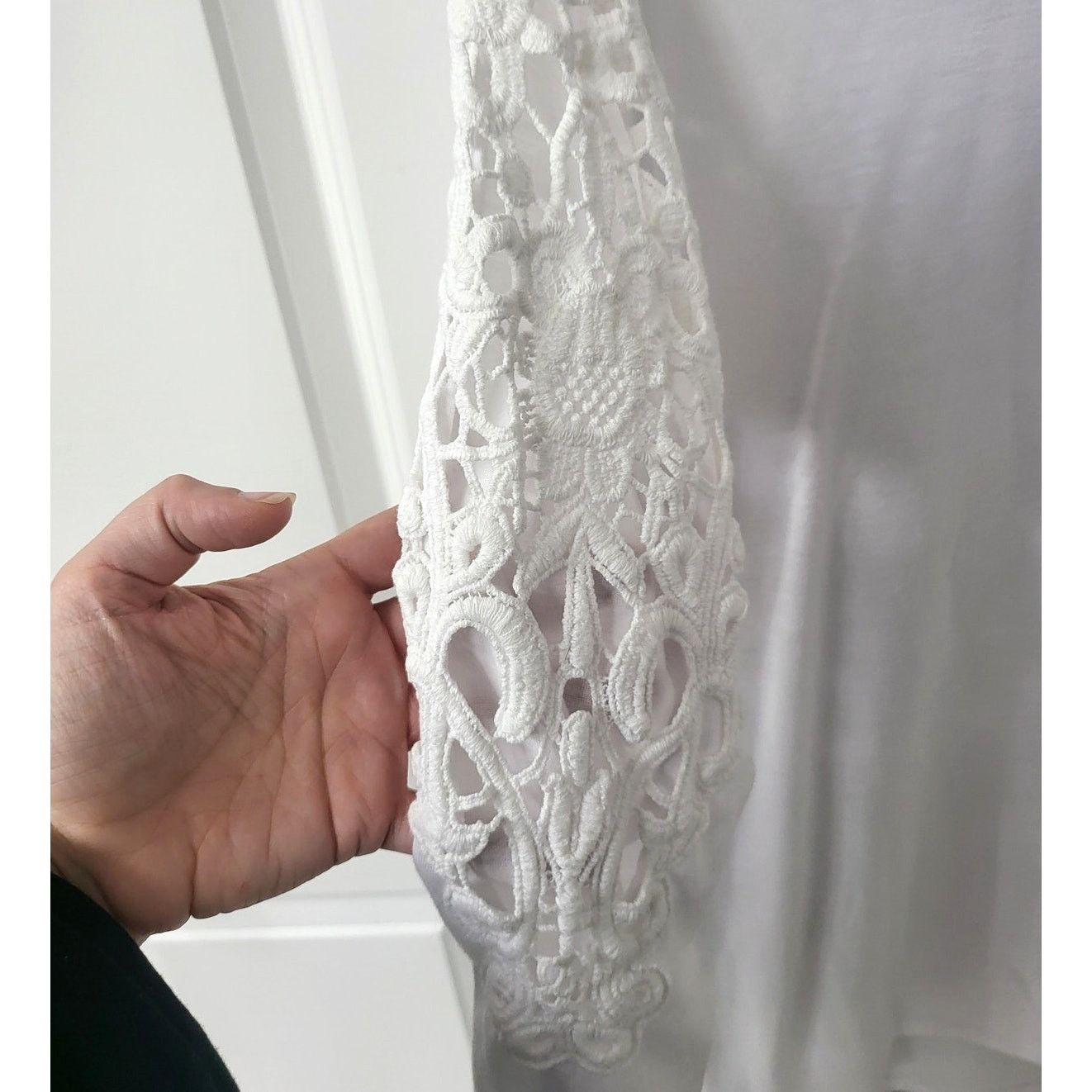 Other Versona White Top with Crochet 3/4 Sleeves - Small Size S / US 4 / IT 40 - 2 Thumbnail