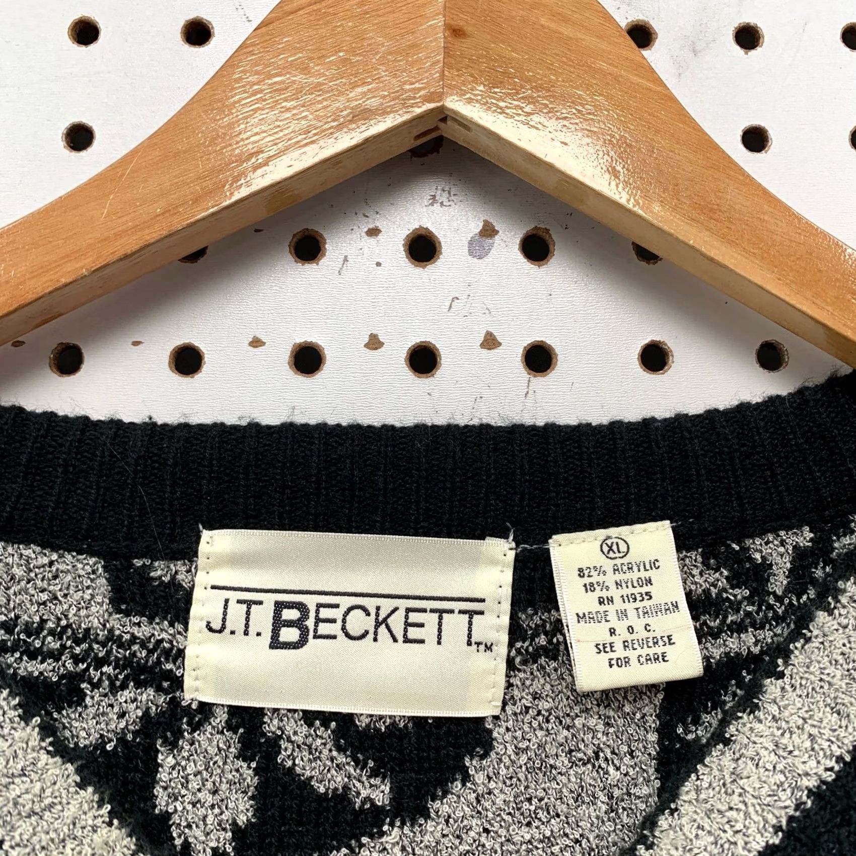 Vintage VINTAGE JT Beckett Sweater Mens XL Black White Fair Isle Geometric Dad Size US XL / EU 56 / 4 - 5 Thumbnail