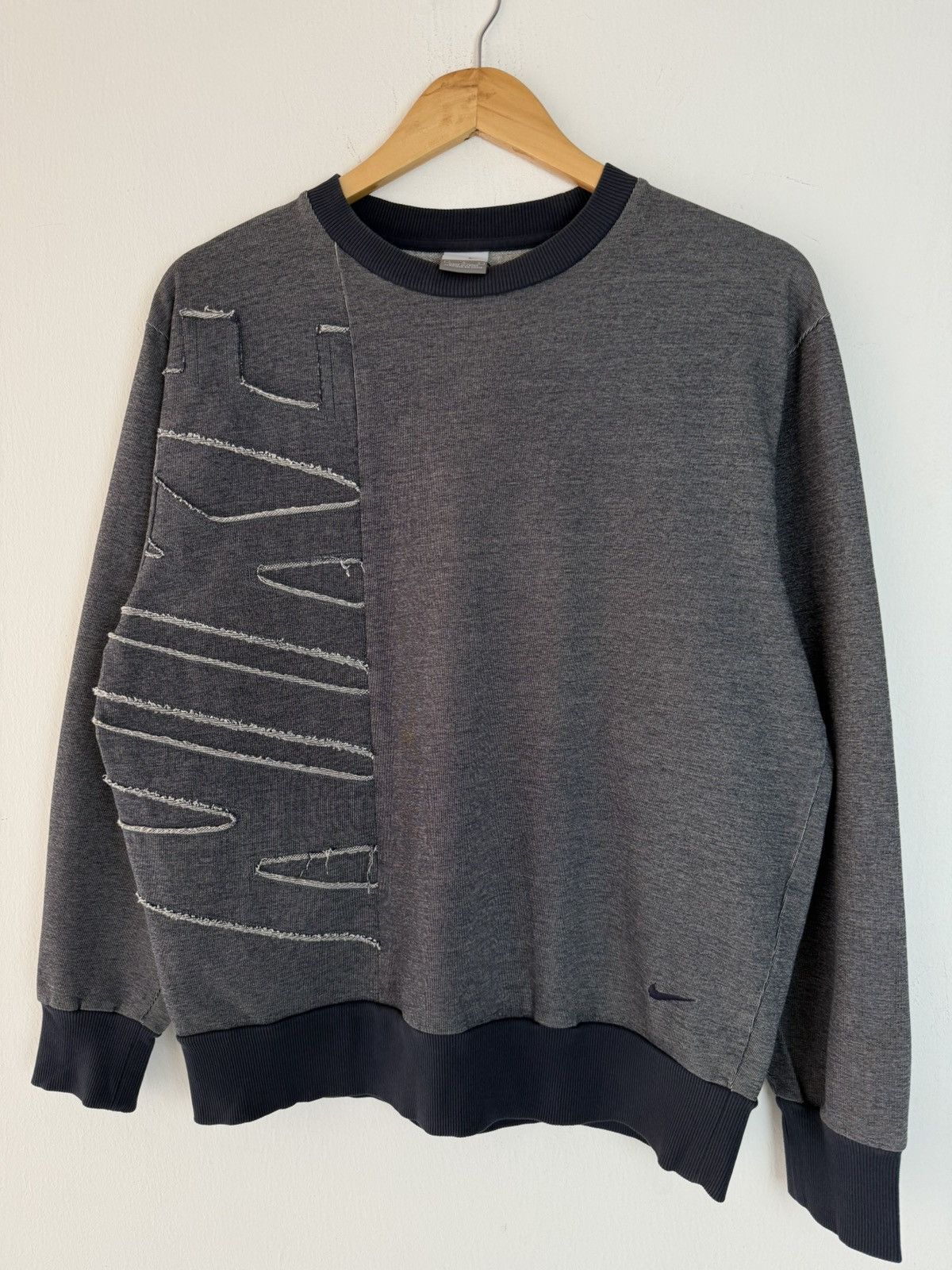 Nike Nike Embroidered Sweatshirt. Size US L / EU 52-54 / 3 - 6 Thumbnail