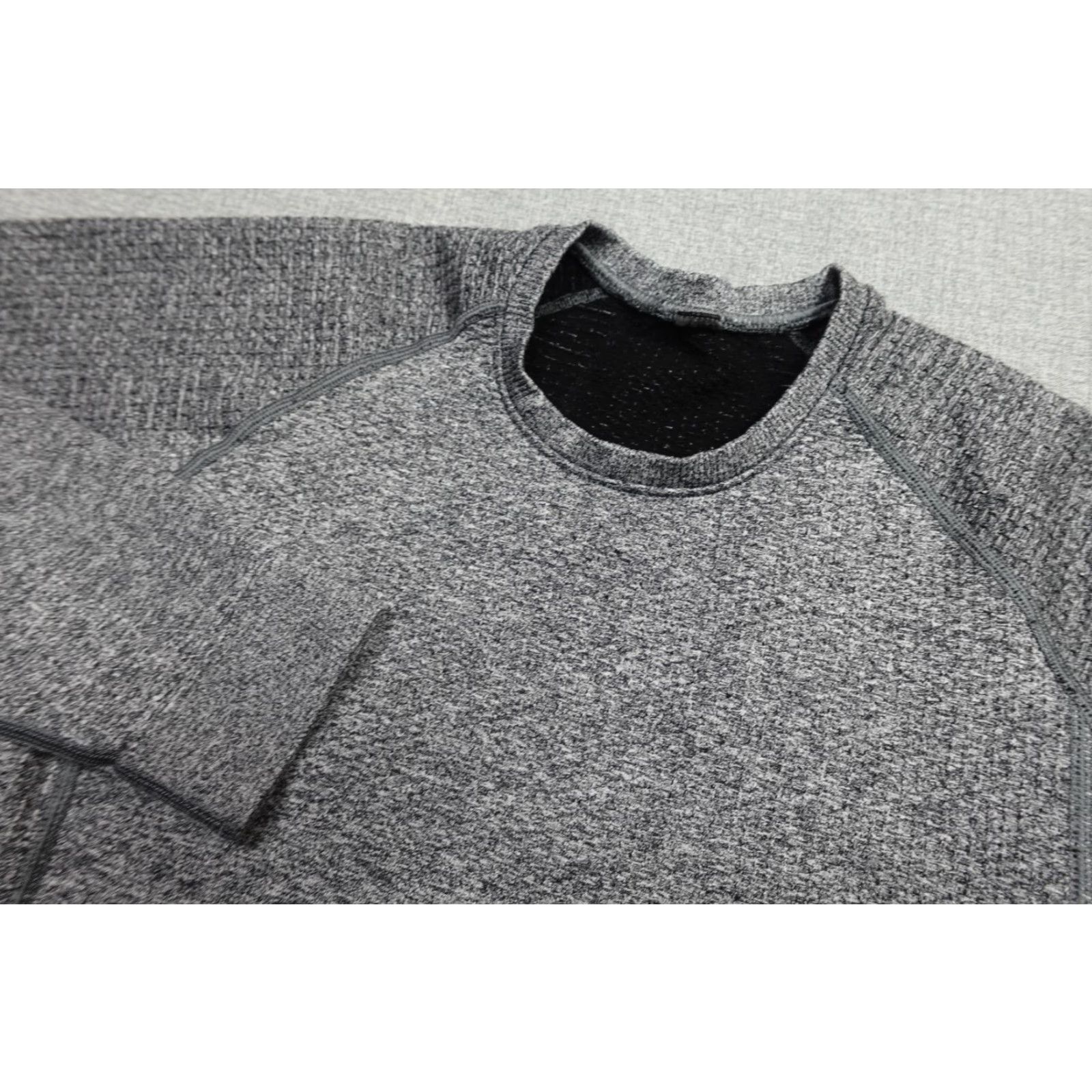 Lululemon Lululemon Mens Medium Gray Crewneck Knit Pullover Logo Shirt Size US M / EU 48-50 / 2 - 2 Thumbnail