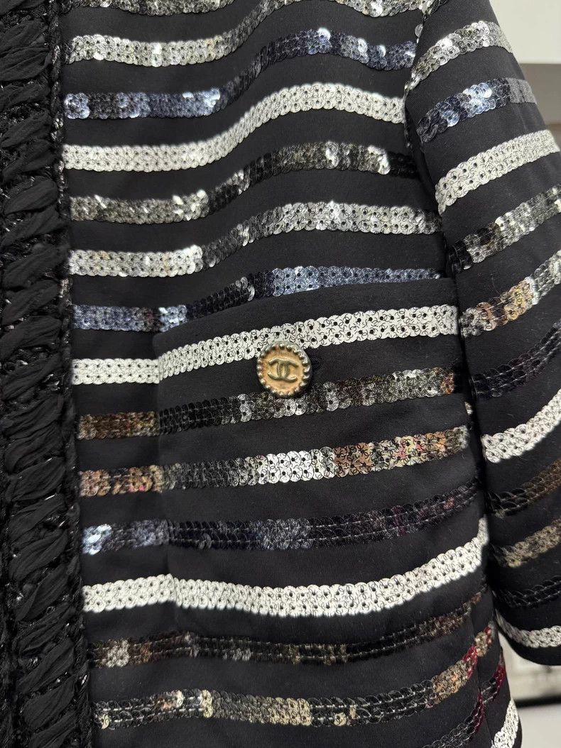 Chanel Chanel Black and white sequin striped short jacket Size XS / US 0-2 / IT 36-38 - 2 Thumbnail