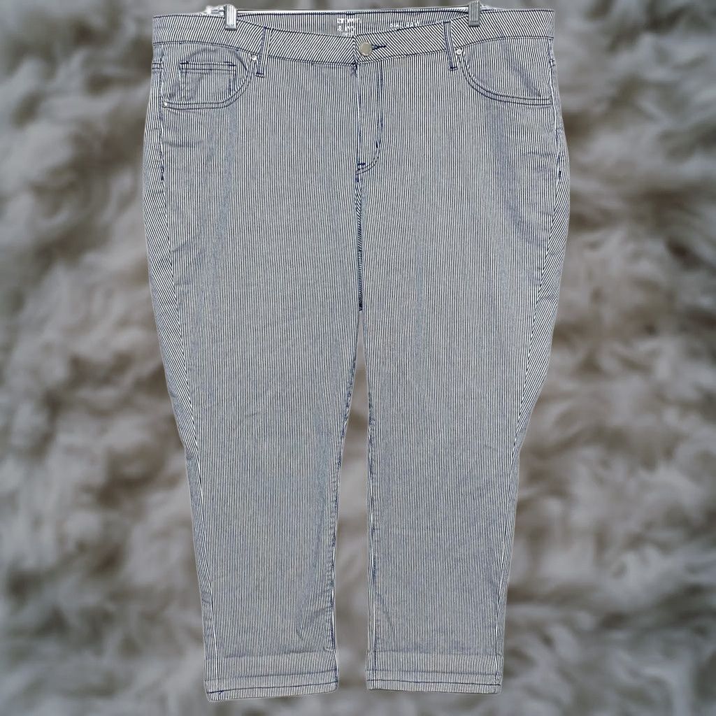 Vintage VINTAGE Crown & Ivy Blue White Striped Essential Signature Crop Jeans Womens Plus 22W Size 40" / US 18 - 1 Thumbnail