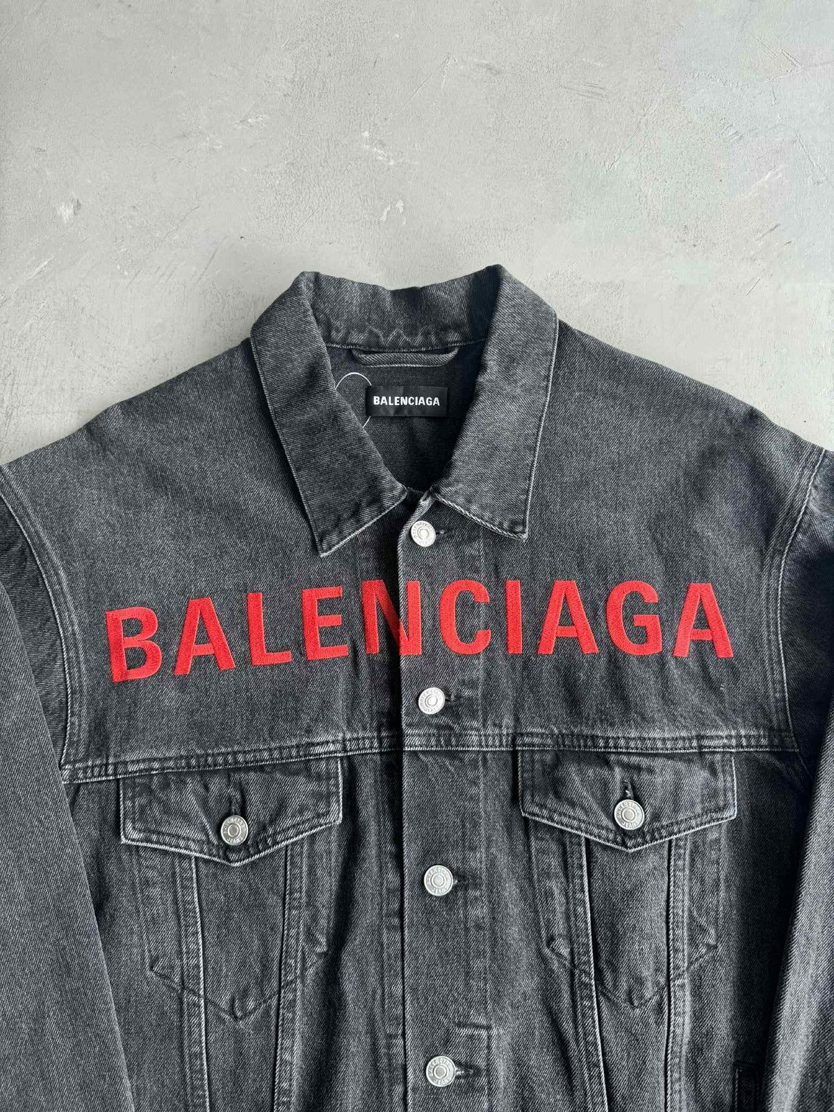 Balenciaga Balenciaga - SS20 Red Script Embroidered Denim Jacket Size US S / EU 44-46 / 1 - 3 Thumbnail