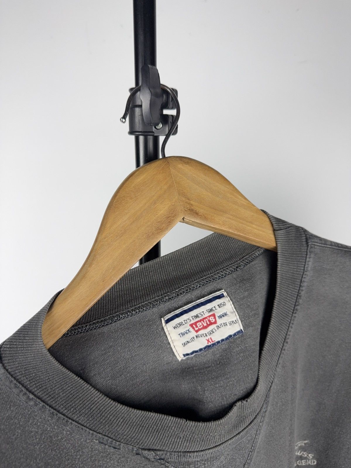 Levi's Vintage Clothing 00s Levi’s 501 Worldwide Legend Washed Grey Vintage Tee XL Size US XL / EU 56 / 4 - 9 Thumbnail