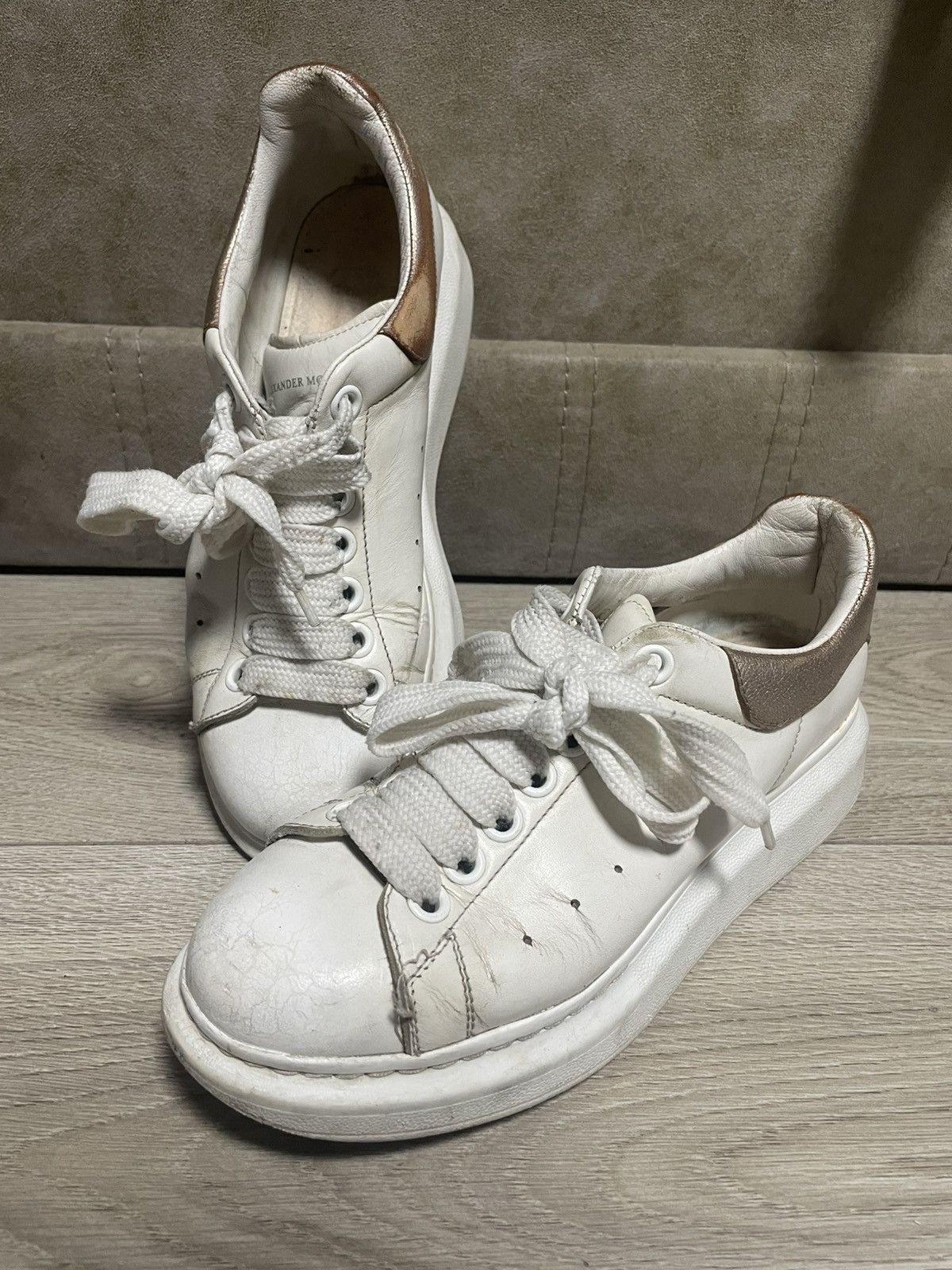 Alexander McQueen Alexander McQueen Basic Sneakers 462217 Unisex Size US 8 / IT 38 - 1 Thumbnail