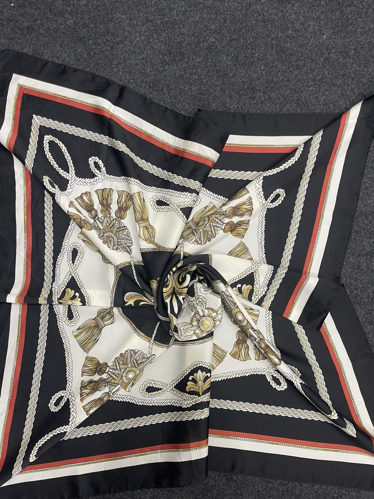 Japanese Brand Rope Picnic Passage Silk-Touch Geometric Shawl Size ONE SIZE - 6 Thumbnail