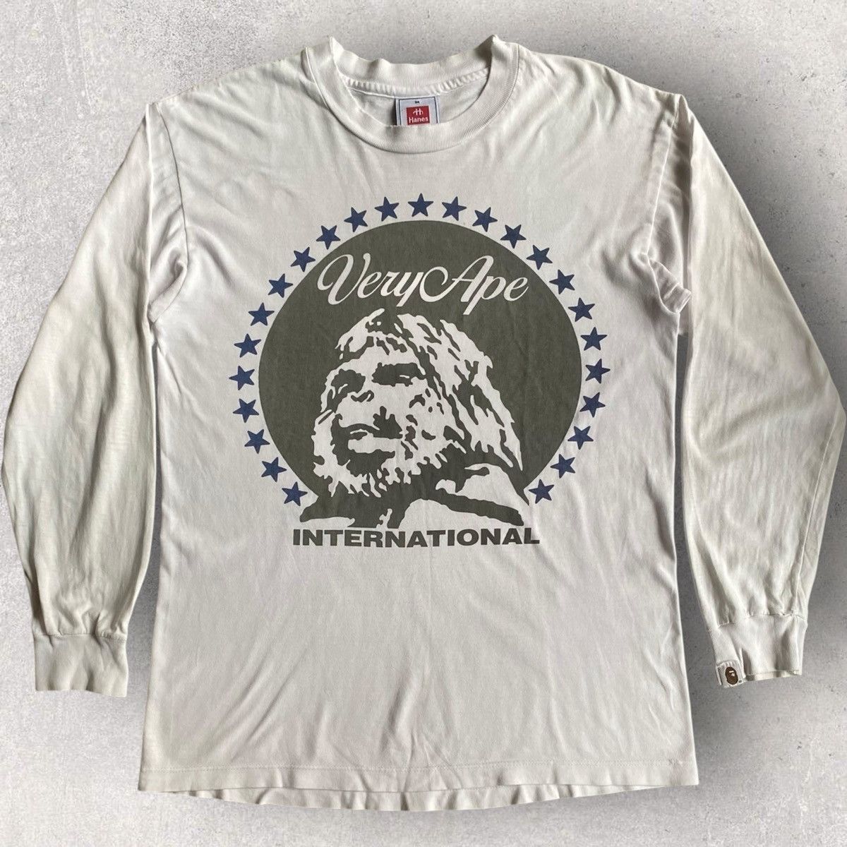 Bape Vintage 90’s Very Ape International L/S Size US M / EU 48-50 / 2 - 1 Thumbnail