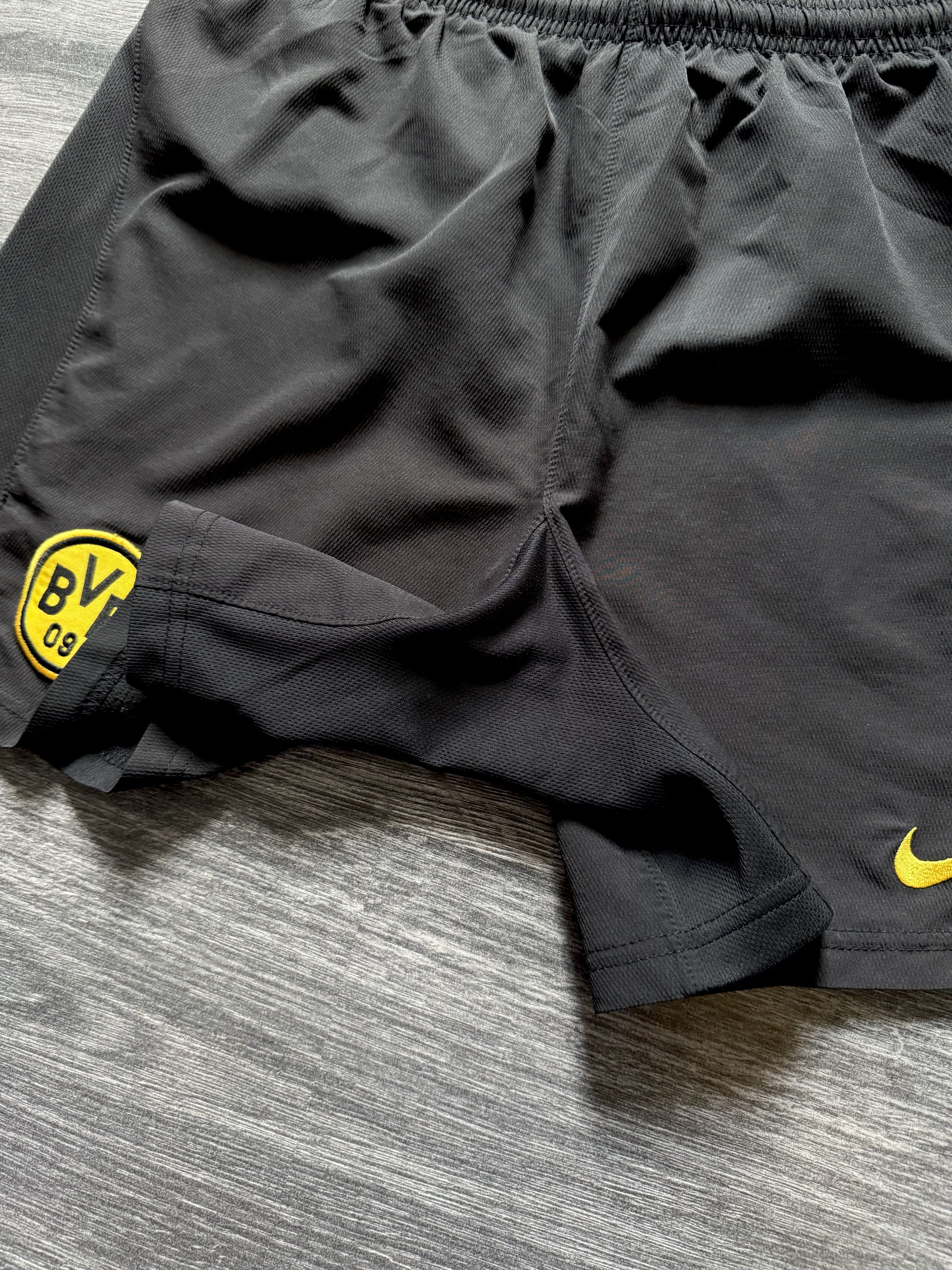 Nike Nike Borussia Dortmund Vintage football shorts Size US 30 / EU 46 - 4 Thumbnail