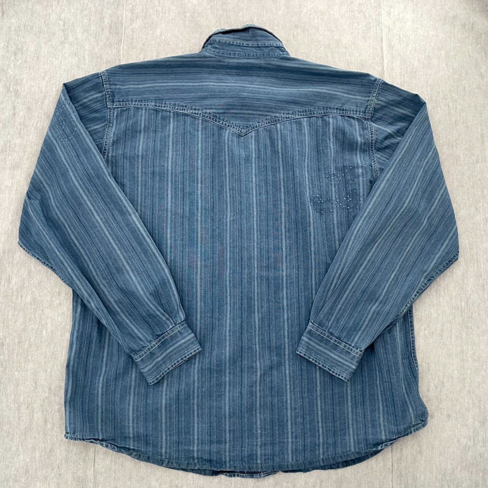 Tommy Hilfiger VINTAGE Tommy Hilfiger Denim Shirt Adult Large Blue Long Sleeve Button-Up 90s Mens Size US L / EU 52-54 / 3 - 2 Thumbnail