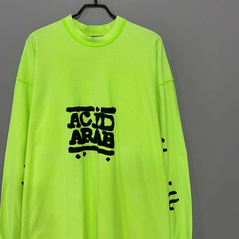 Balenciaga Balenciaga Fluorescent green letter printed logo long slee Size US M / EU 48-50 / 2 - 2 Thumbnail