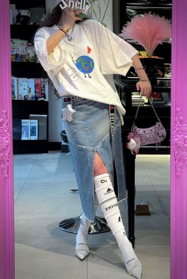 Balenciaga Balenciaga Earth Printed White Short Sleeve Size US S / EU 44-46 / 1 - 8 Thumbnail