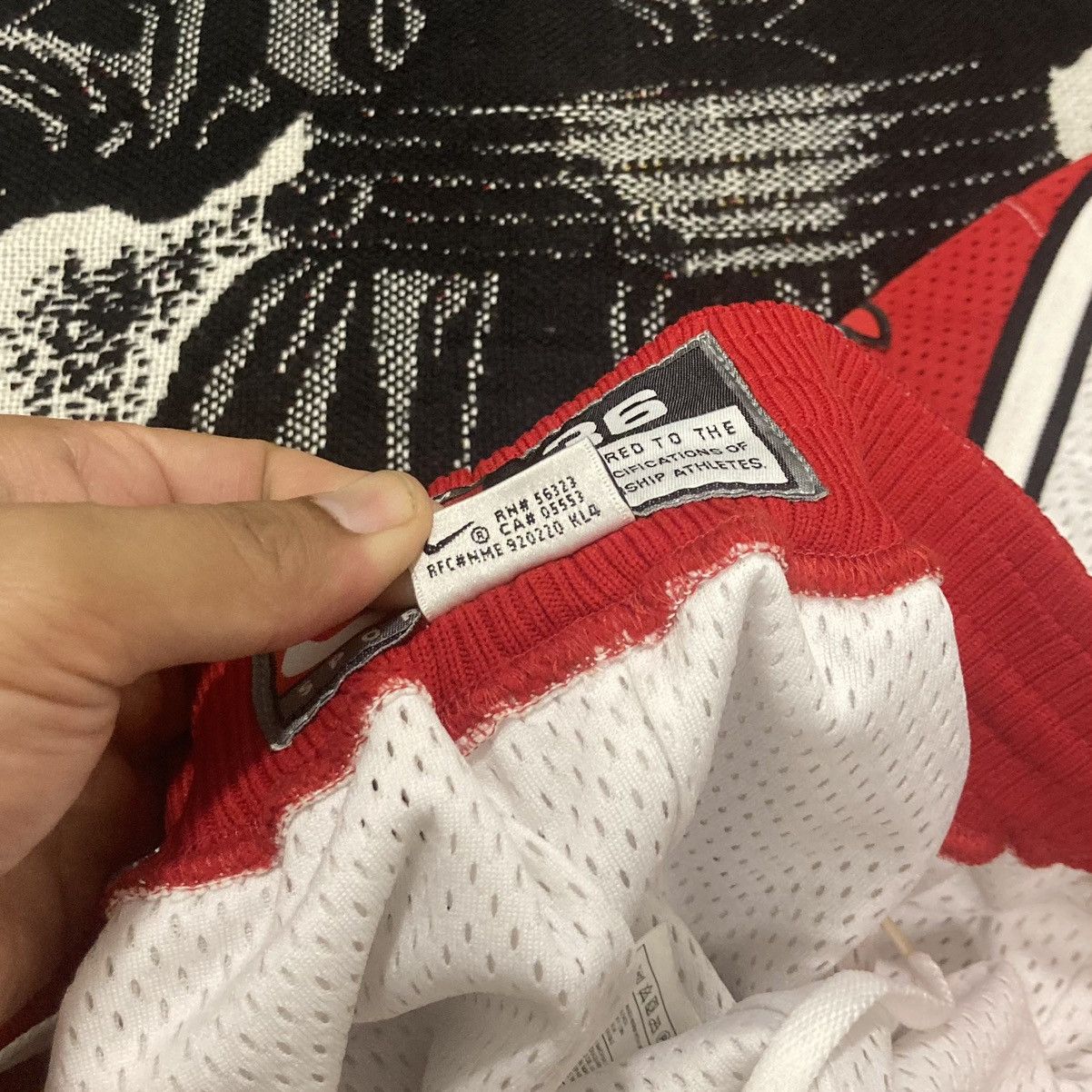 NBA × Nike × Vintage Vintage 90s || Chicago Bulls || Authentic NBA Shorts || Nike Size US 36 / EU 52 - 11 Thumbnail