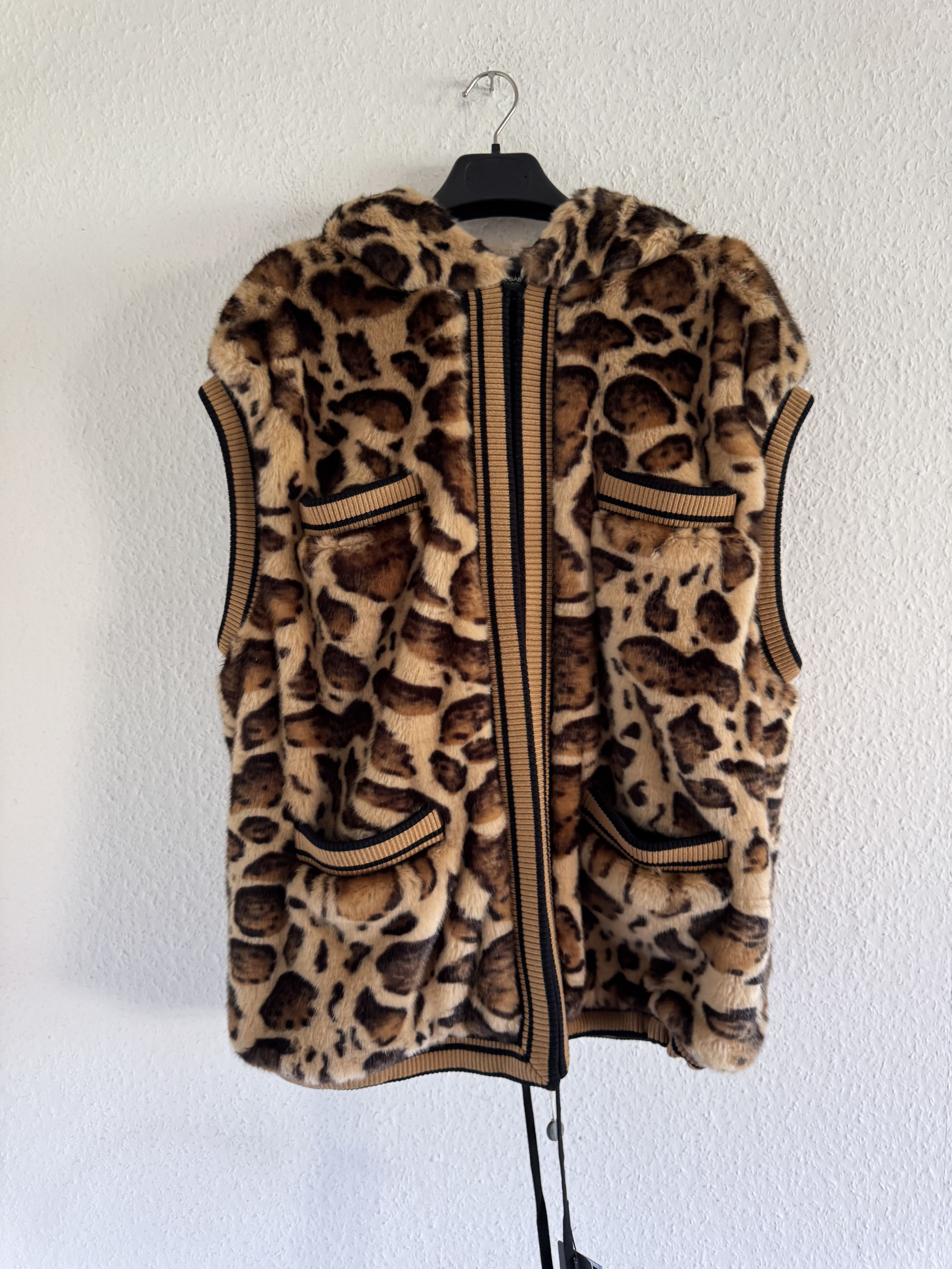Dolce & Gabbana Fall Winter 2017 Leopard Faux Fur Hooded Vest Size US XL / EU 56 / 4 - 6 Thumbnail