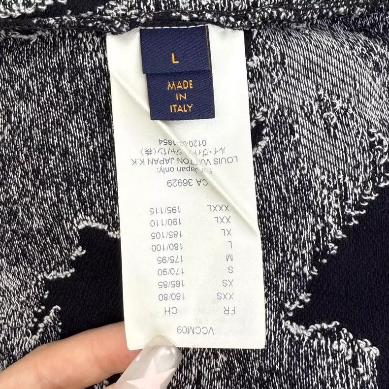 Louis Vuitton Louis Vuitton Dark blue short sleeve T-shirt with full logo Size US L / EU 52-54 / 3 - 7 Thumbnail