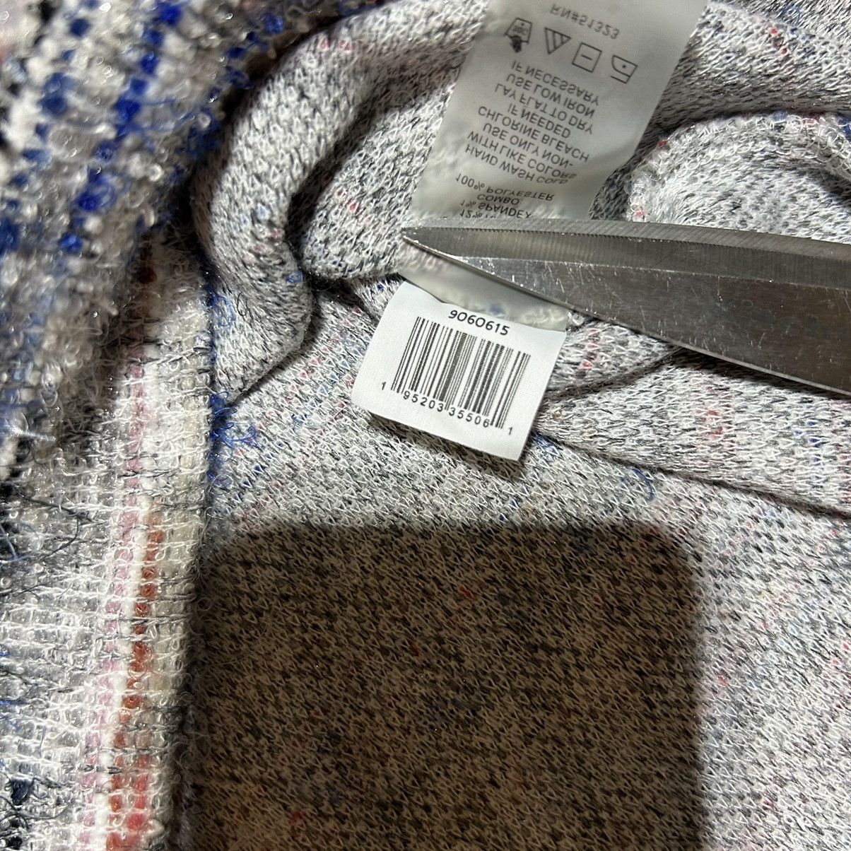 Designer × Vince Camuto Vince Camuto Eyelash Fuzzy Sweater Women’s Small Crewneck Size S / US 4 / IT 40 - 7 Thumbnail