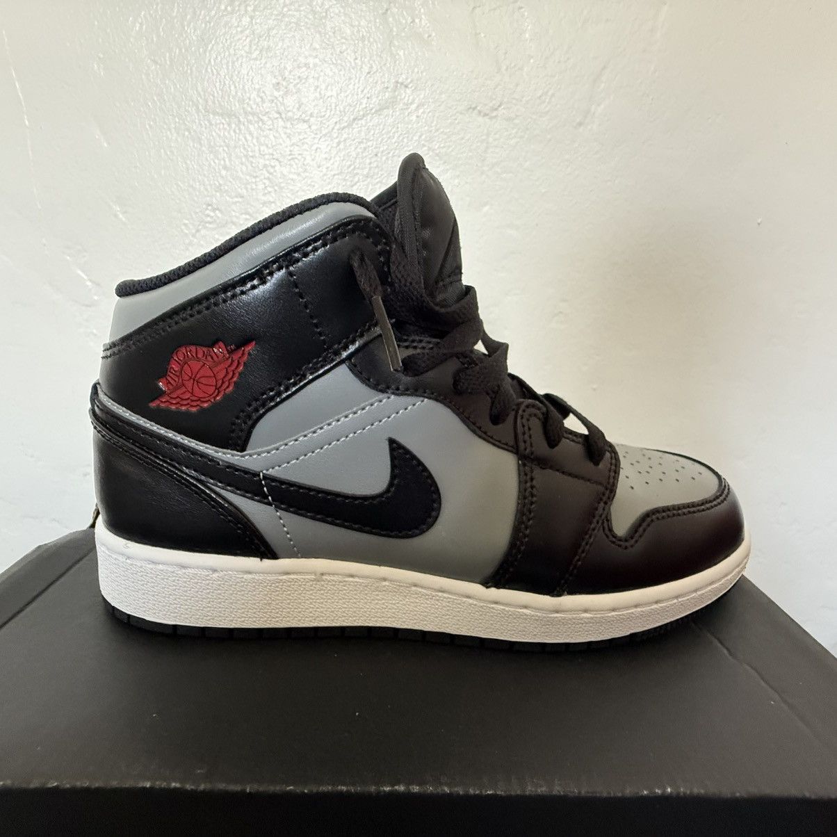 Nike Nike Jordan 1 Authentic Youth Mid Red Shadow Size US 6 / EU 39 - 6 Thumbnail