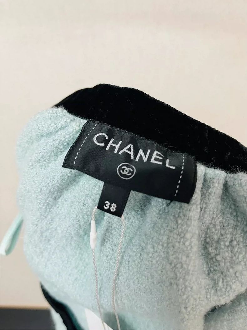 Chanel Chanel Lake blue velvet fluffy skirt 2504-Nextarrow Size 25" / US 0 / IT 36 - 5 Thumbnail