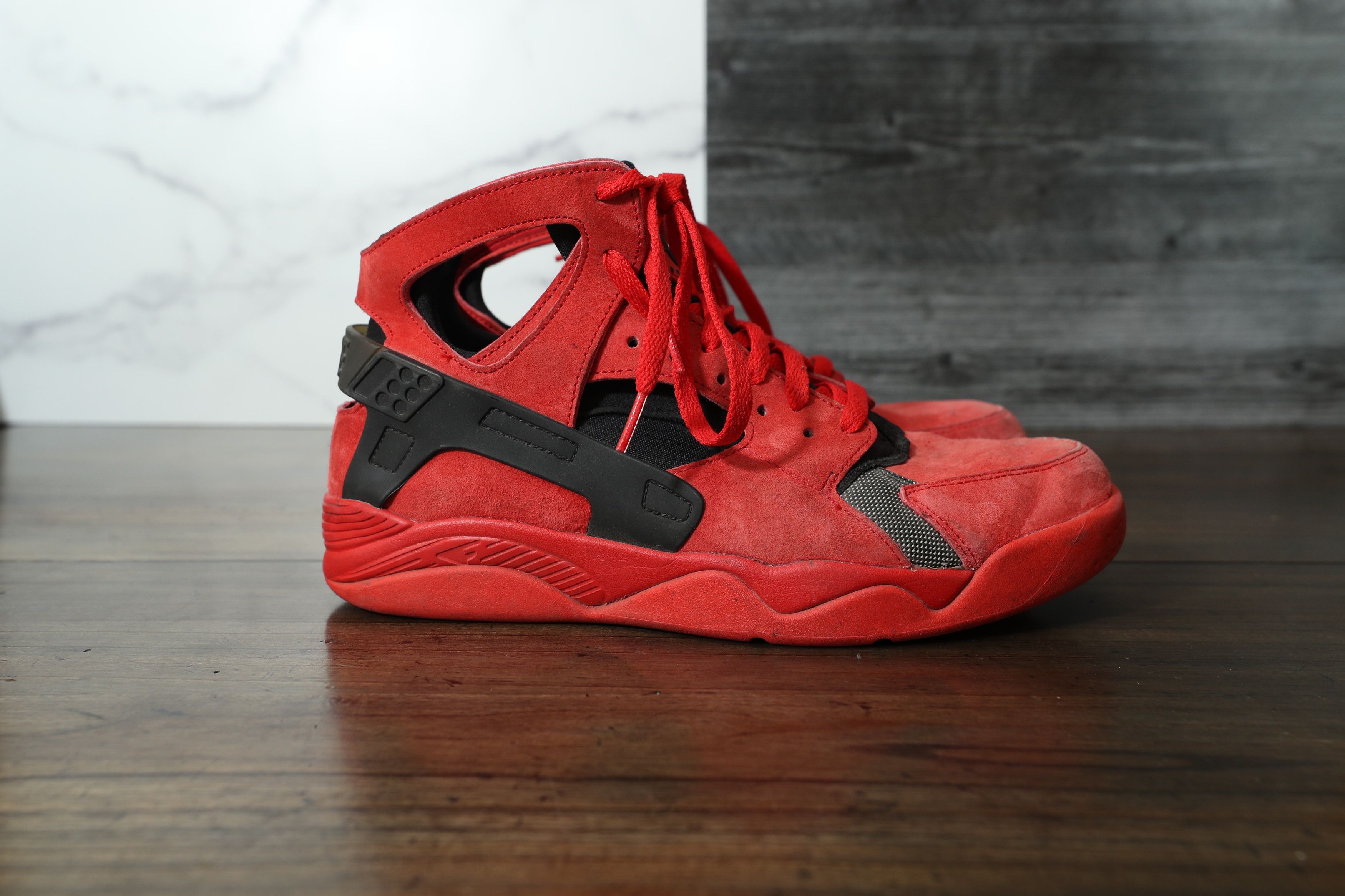 Nike Nike Air Flight Huarache University Red Black (10) Size US 10 / EU 43 - 5 Thumbnail