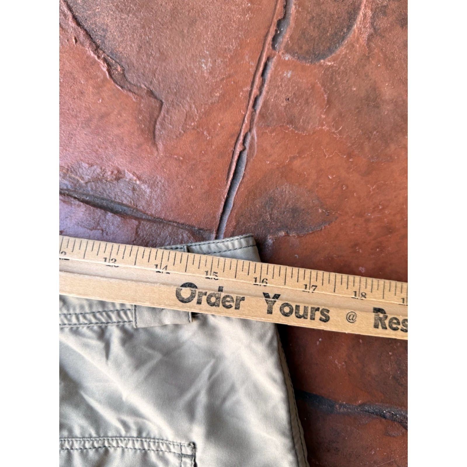 Vintage VINTAGE Wise Guy Skate Baggy Cargo Shorts M Mens Beige Cotton Canvas 90s Grunge Skater Hip Hop Pockets Zipper Button Relaxed Inseam 10in Size US 31 - 6 Thumbnail