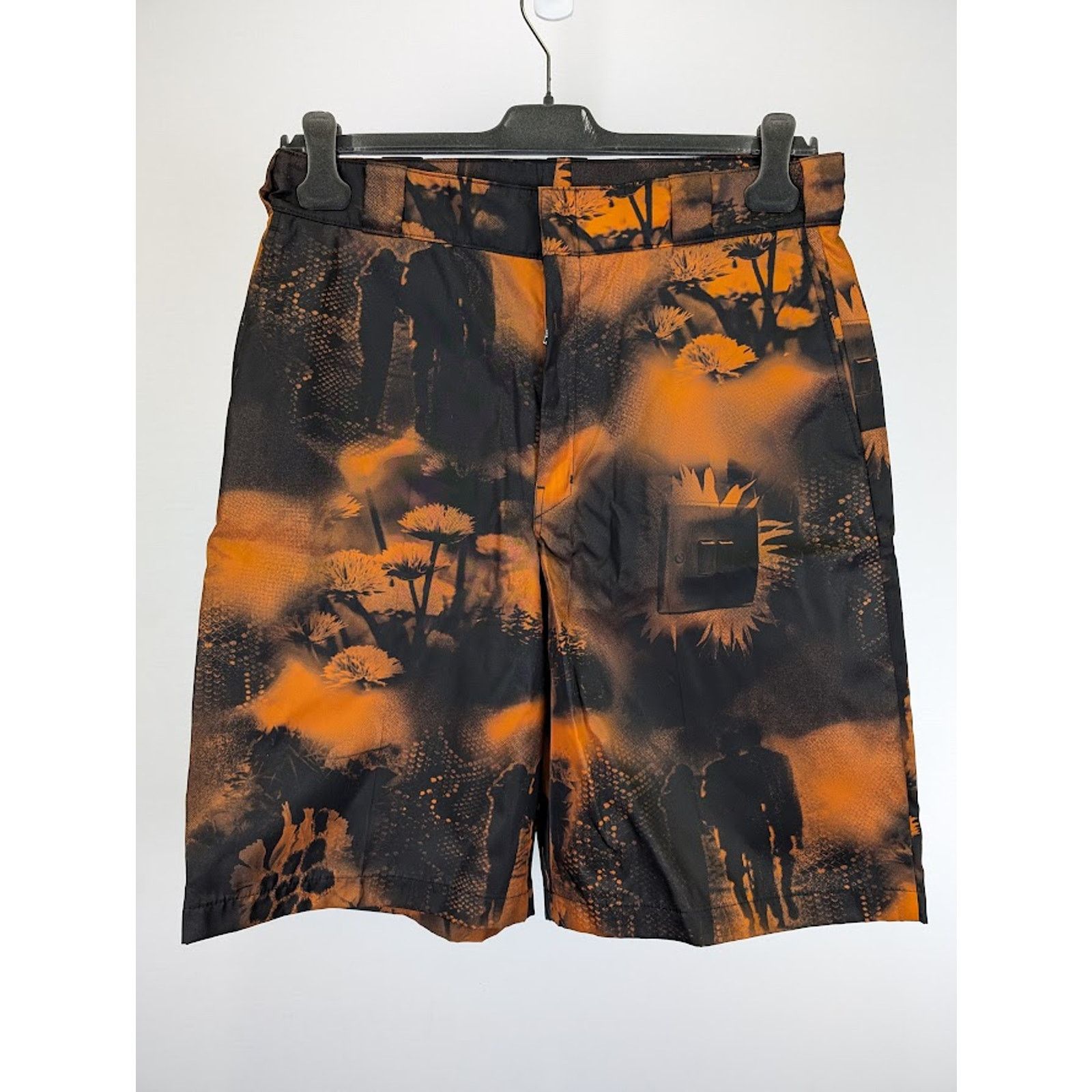 Prada o1rshd1 Re-Nylon Human Pantalone Shorts in Arancio Size US 34 / EU 50 - 4 Thumbnail
