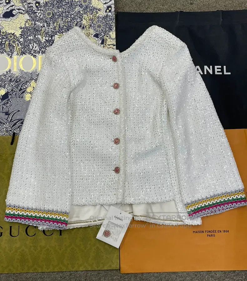 Chanel Chanel 22S white sequin beaded V-shaped backless heavy ind Size S / US 4 / IT 40 - 1 Thumbnail