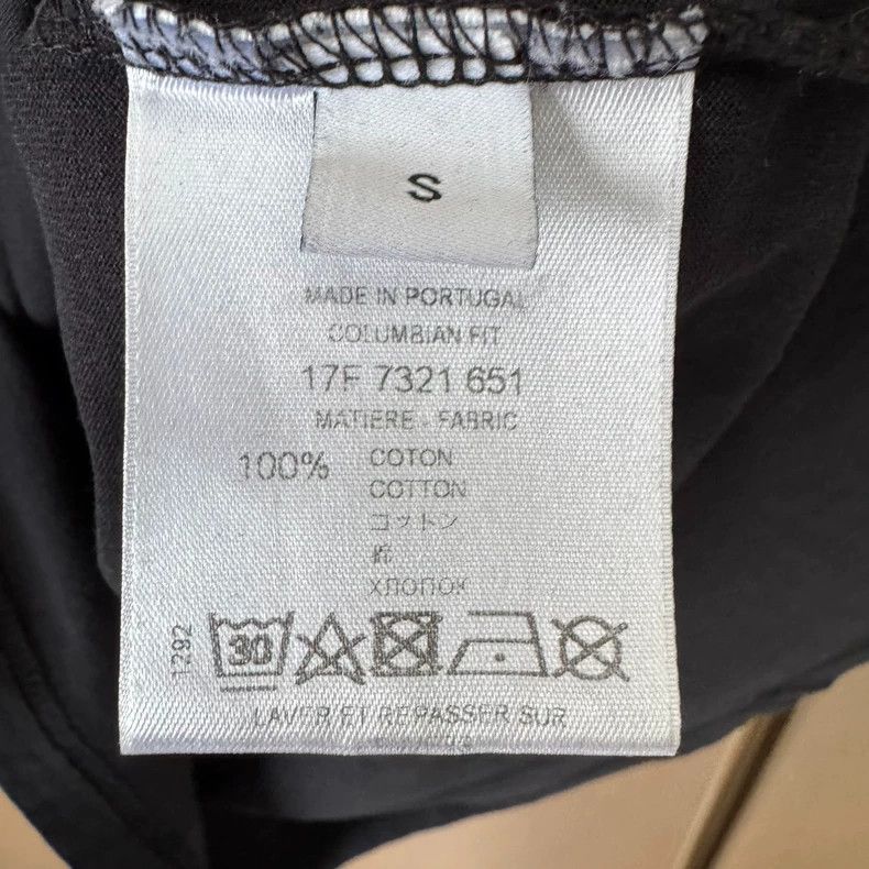 Other Givenchy Best-selling classic black shark short-sleeve, si Size US S / EU 44-46 / 1 - 3 Thumbnail