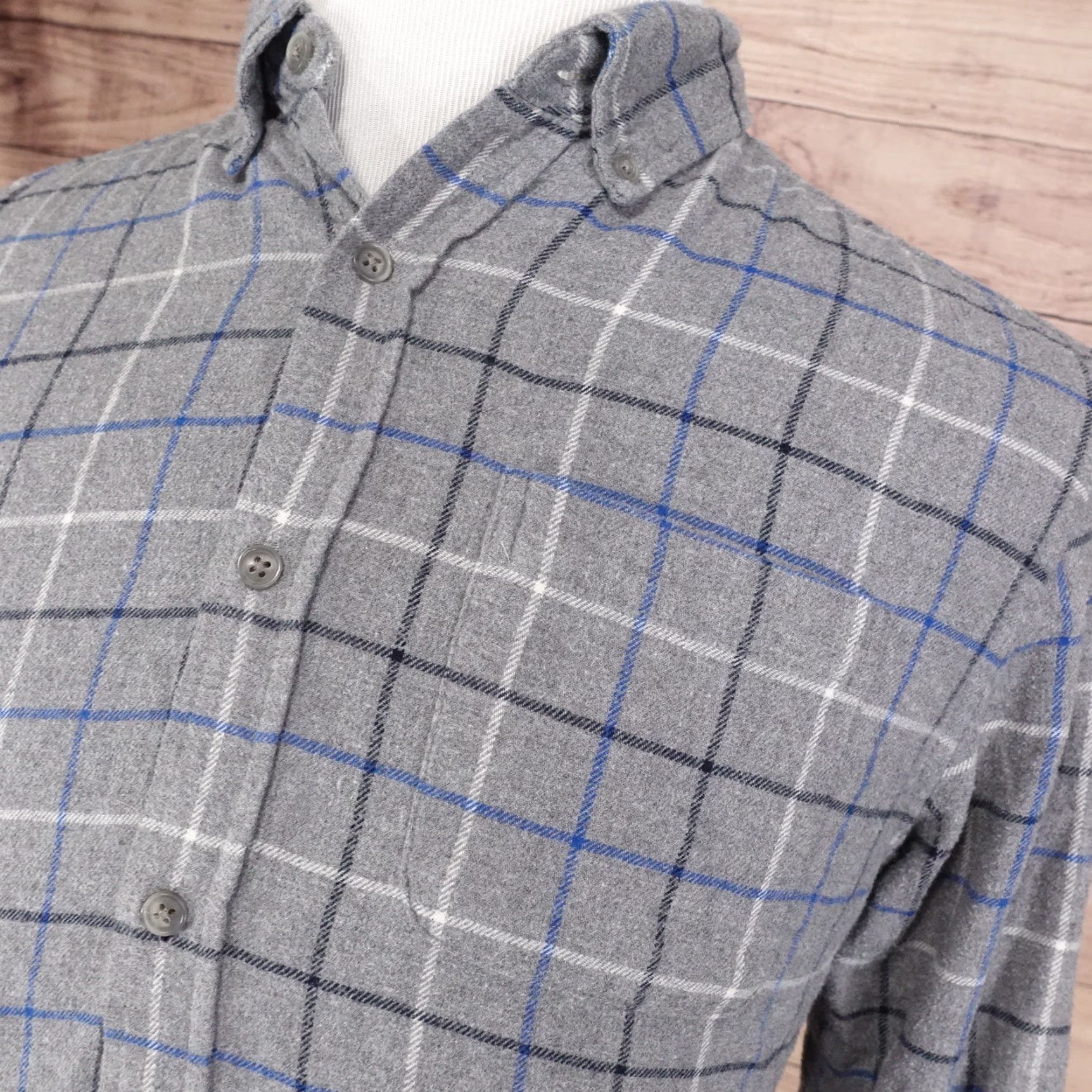 Croft & Barrow CROFT & BARROW GREY CHECK FLANNEL BUTTON DOWN SHIRT MENS SIZE M MEDIUM Size US M / EU 48-50 / 2 - 2 Thumbnail