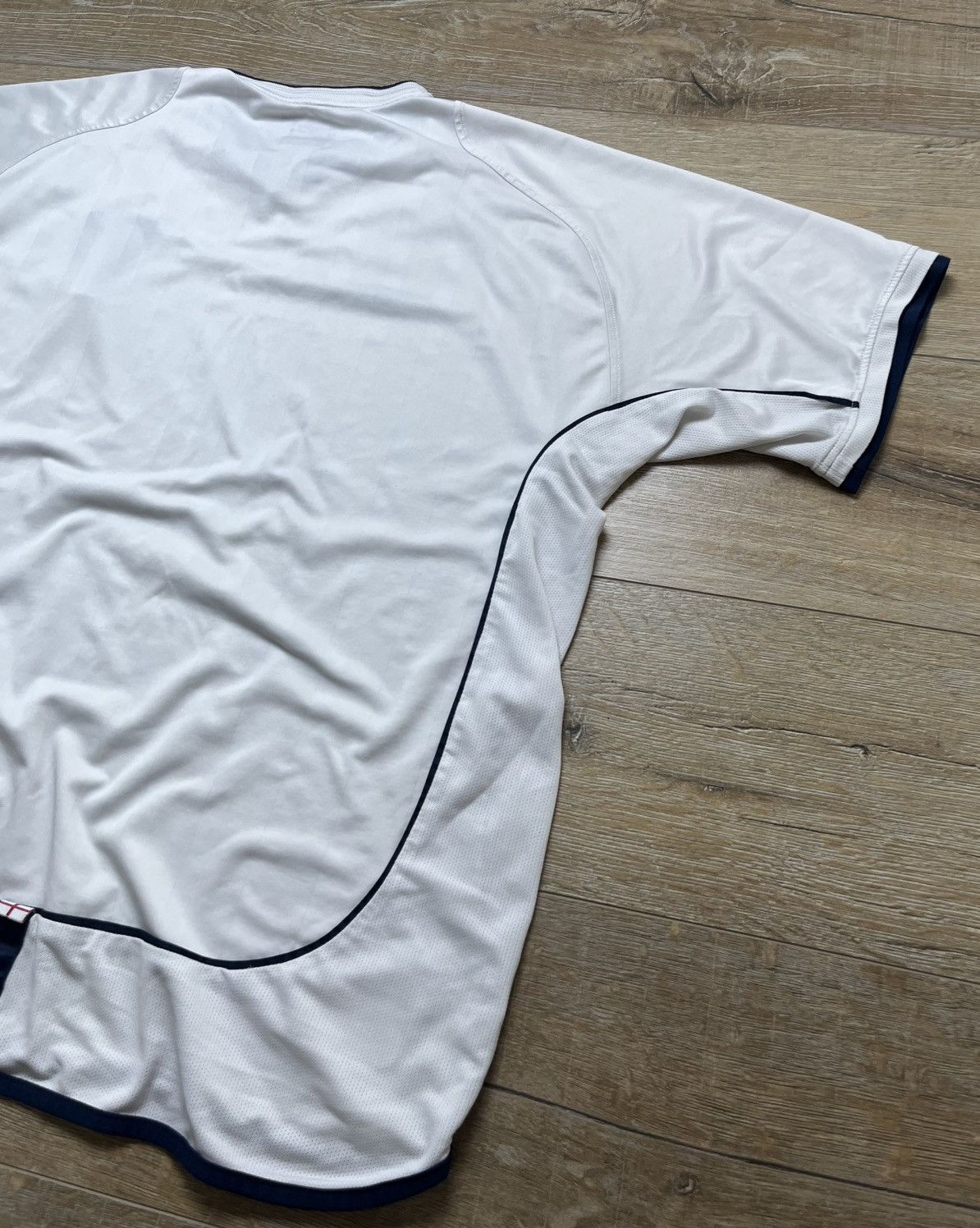 Umbro VINTAGE ENGLAND 2002 JERSEY Size US XL / EU 56 / 4 - 11 Thumbnail