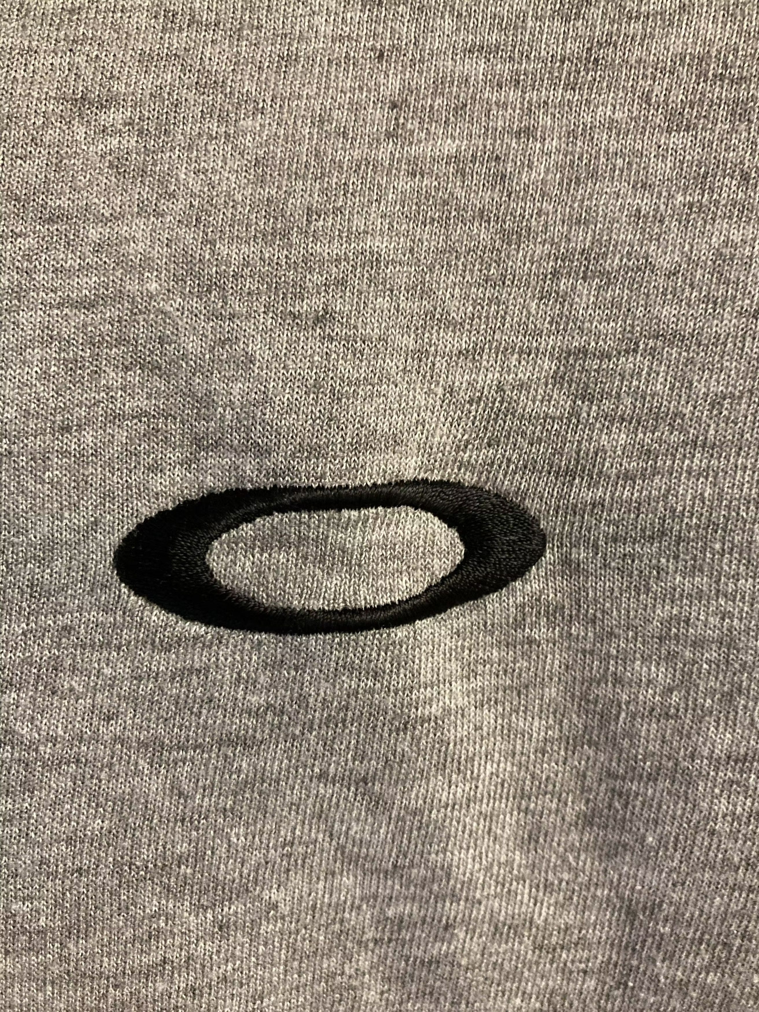 Oakley VINTAGE OAKLEY CENTRE LOGO T SHIRT SIZE L Size US L / EU 52-54 / 3 - 5 Thumbnail