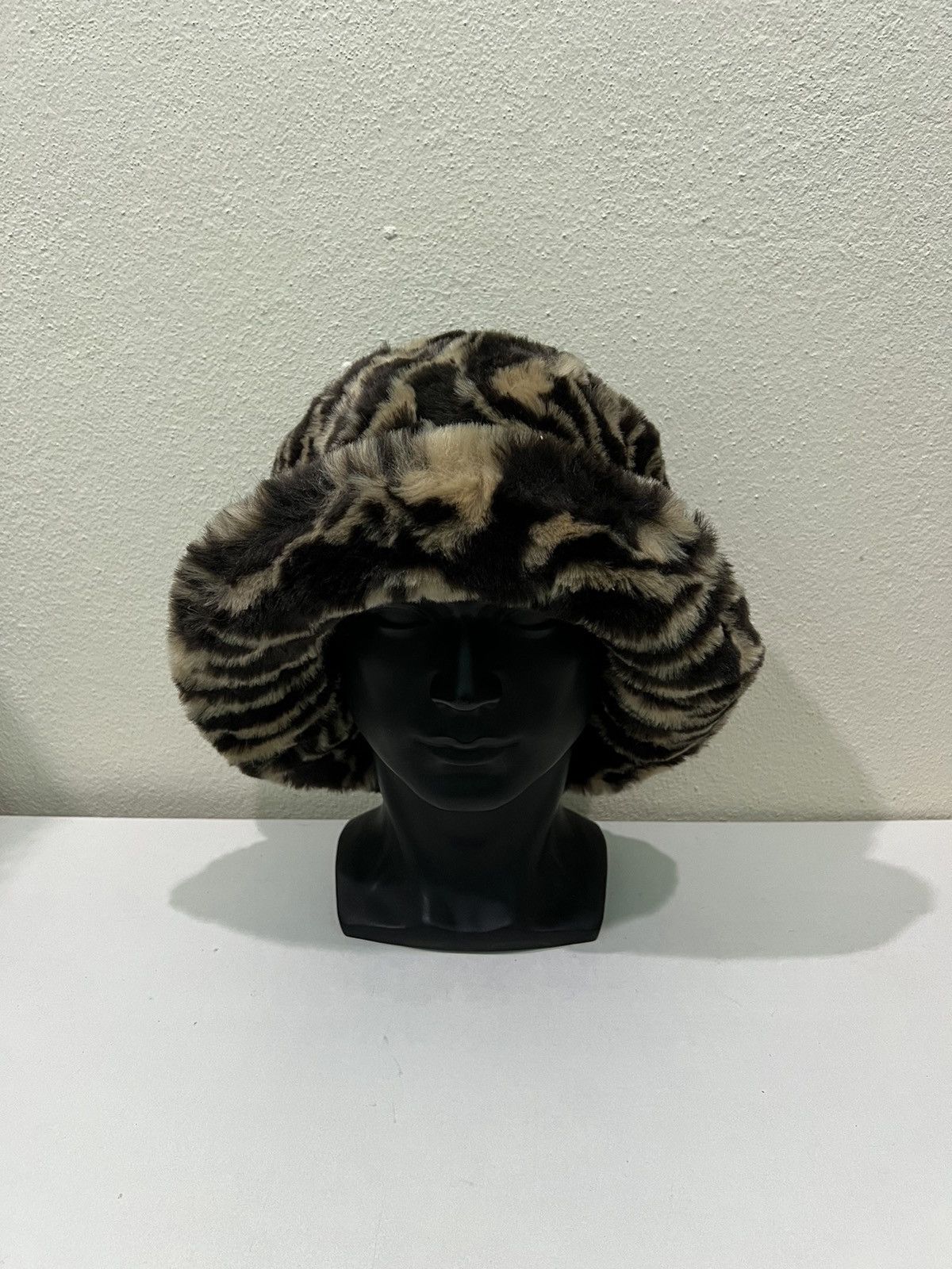 Japanese Brand Japanese Brand Fur Fleece Bucket Hats Size ONE SIZE - 2 Thumbnail