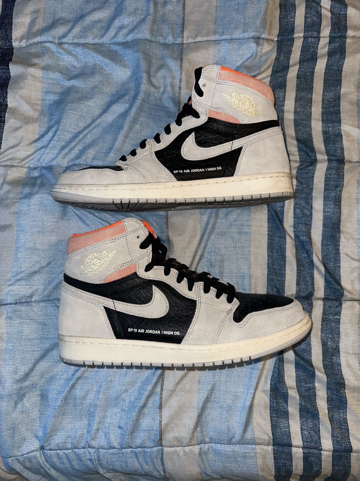 Jordan Brand Air Jordan 1 OG “Neutral Grey” Size US 11 / EU 44 - 1 Thumbnail