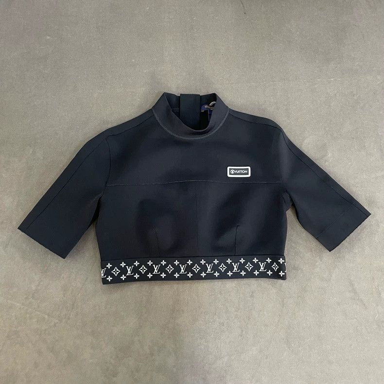 Louis Vuitton Black hem full of logo short sleeves