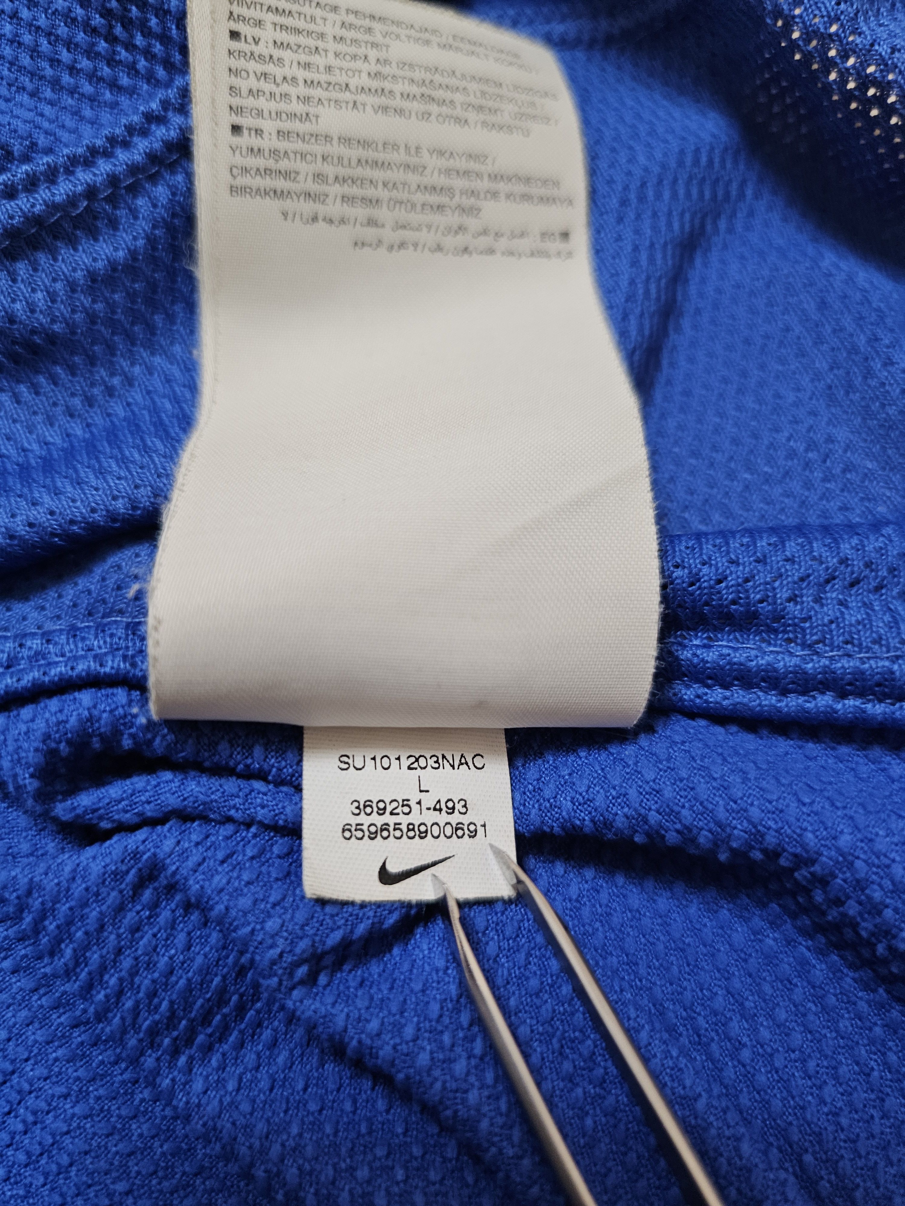 Nike BRAZIL 2010 2011 AWAY FOOTBALL SHIRT SOCCER JERSEY Size US L / EU 52-54 / 3 - 10 Thumbnail