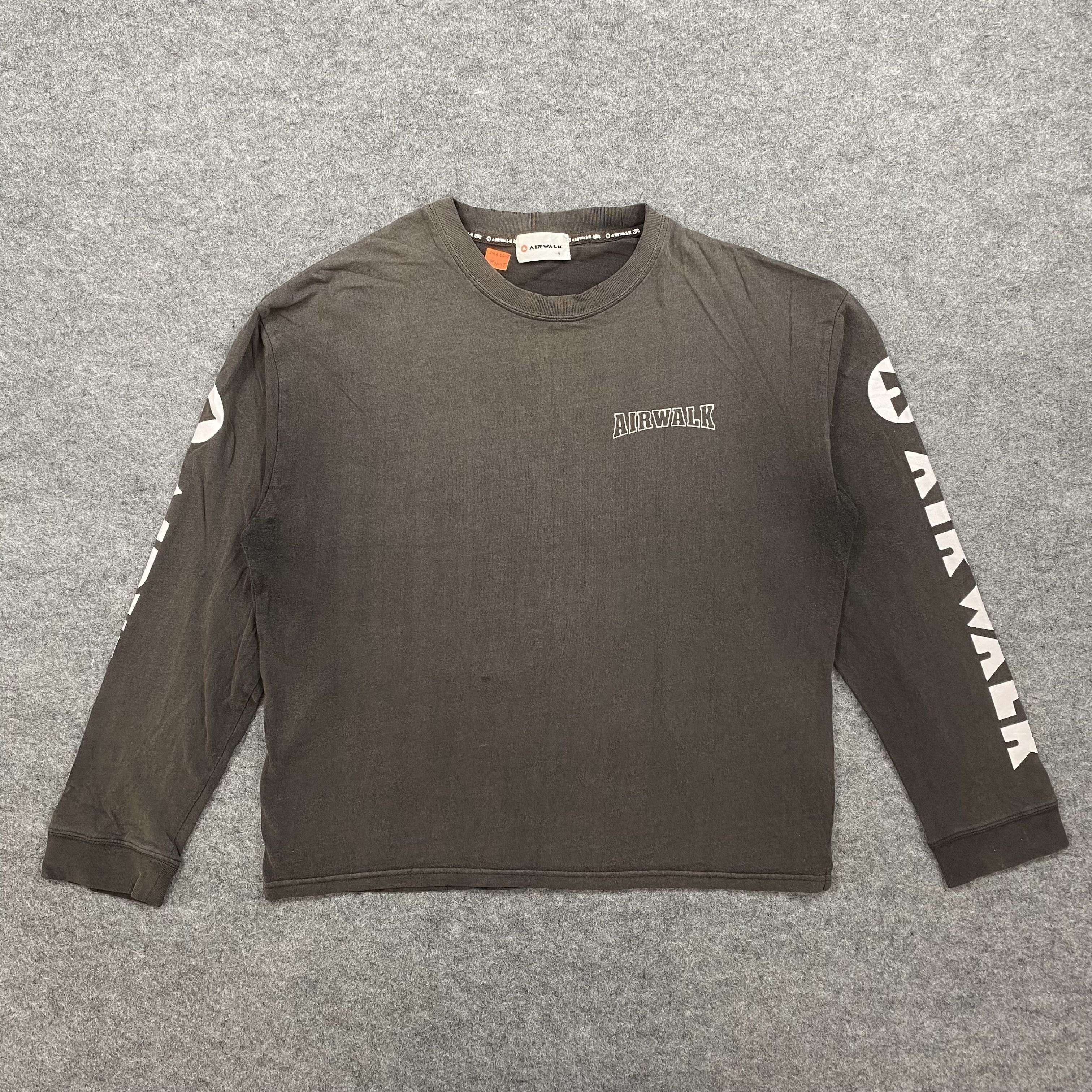 Vintage Vintage Airwalk Long Sleeve Distressed Tshirt-N015 Size US M / EU 48-50 / 2 - 1 Thumbnail
