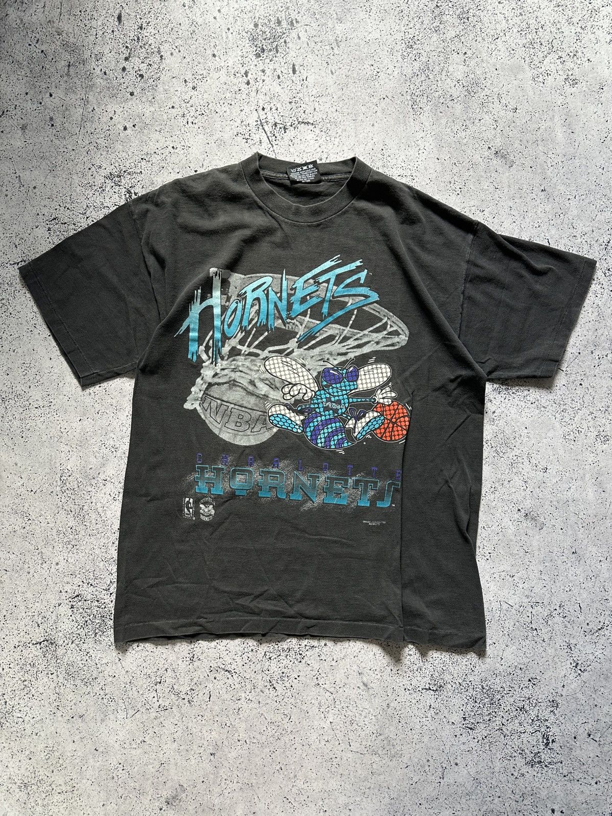 NBA 90s Vintage Magic Johnson Charlotte Hornets T-shirt Tee USA Size US XL / EU 56 / 4 - 1 Thumbnail