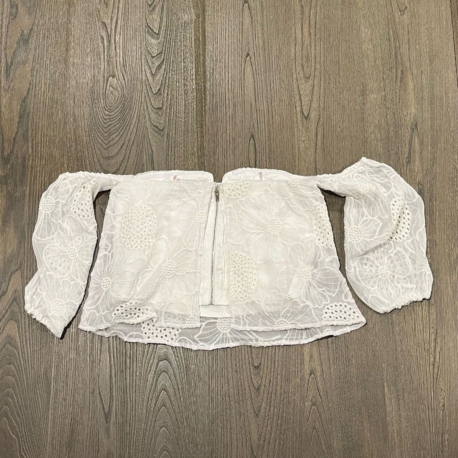 Guess NWOT Guess White Eyelet Lace Off-The-Shoulder Blouse Size S Size S / US 4 / IT 40 - 6 Thumbnail