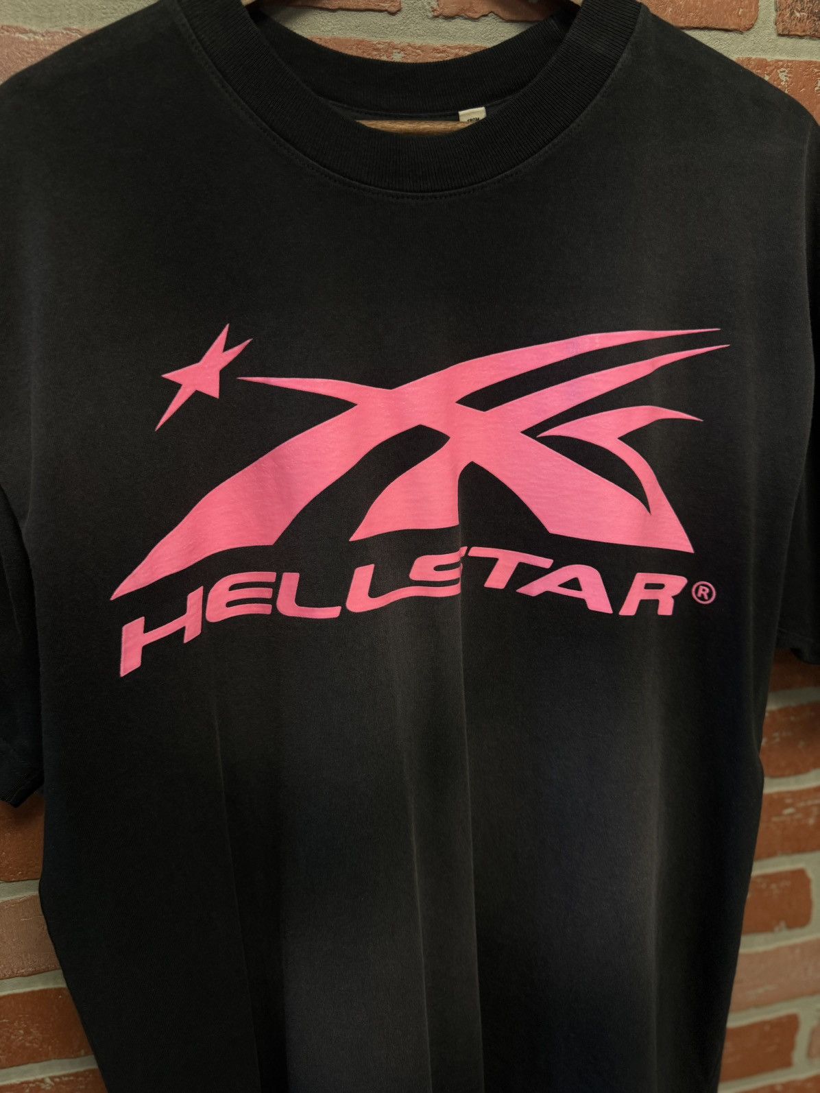 HELLSTAR Hellstar Black Pink Logo Tee Shirt 100% Authentic Size M Size US M / EU 48-50 / 2 - 6 Thumbnail