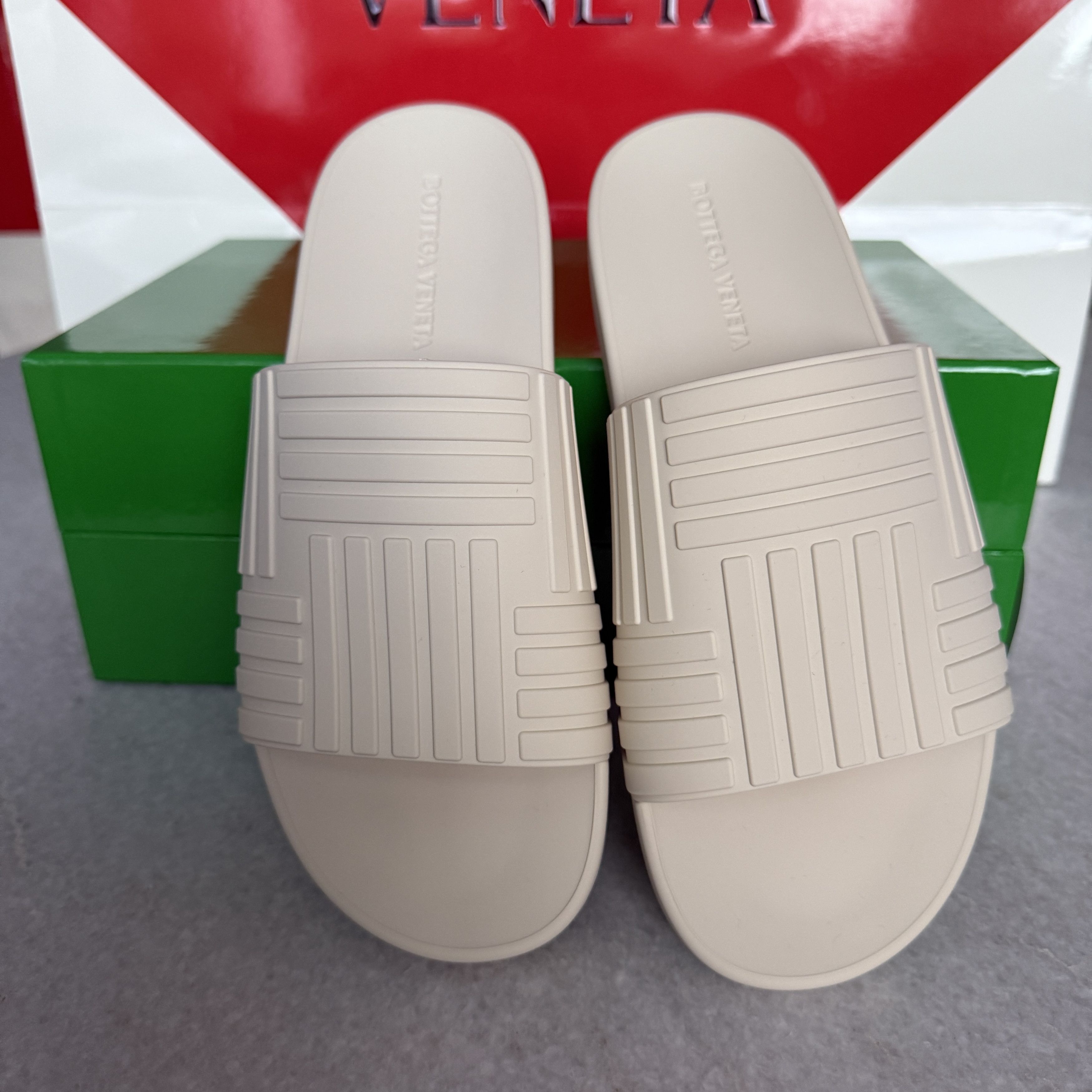 Bottega Veneta Bottega veneta 630039 Men's Off-white Rubber Slip-on Sandals Size US 8 / EU 41 - 5 Thumbnail