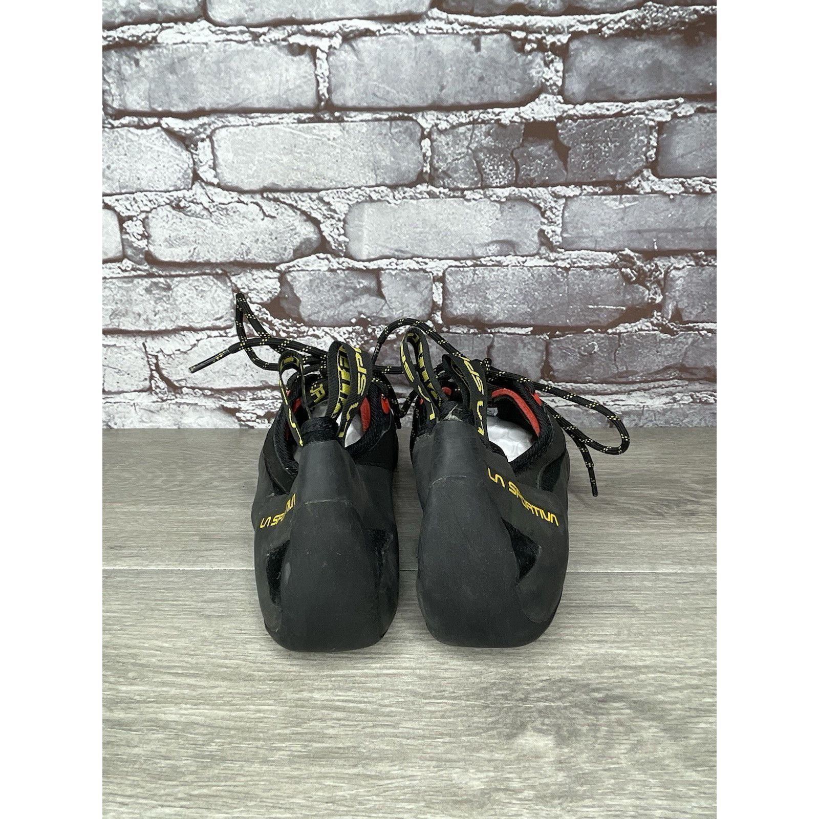 La Sportiva La Sportiva Tarantulace Black Leather Red Rock Climbing Shoe Size US 10.5 / EU 43-44 - 4 Thumbnail