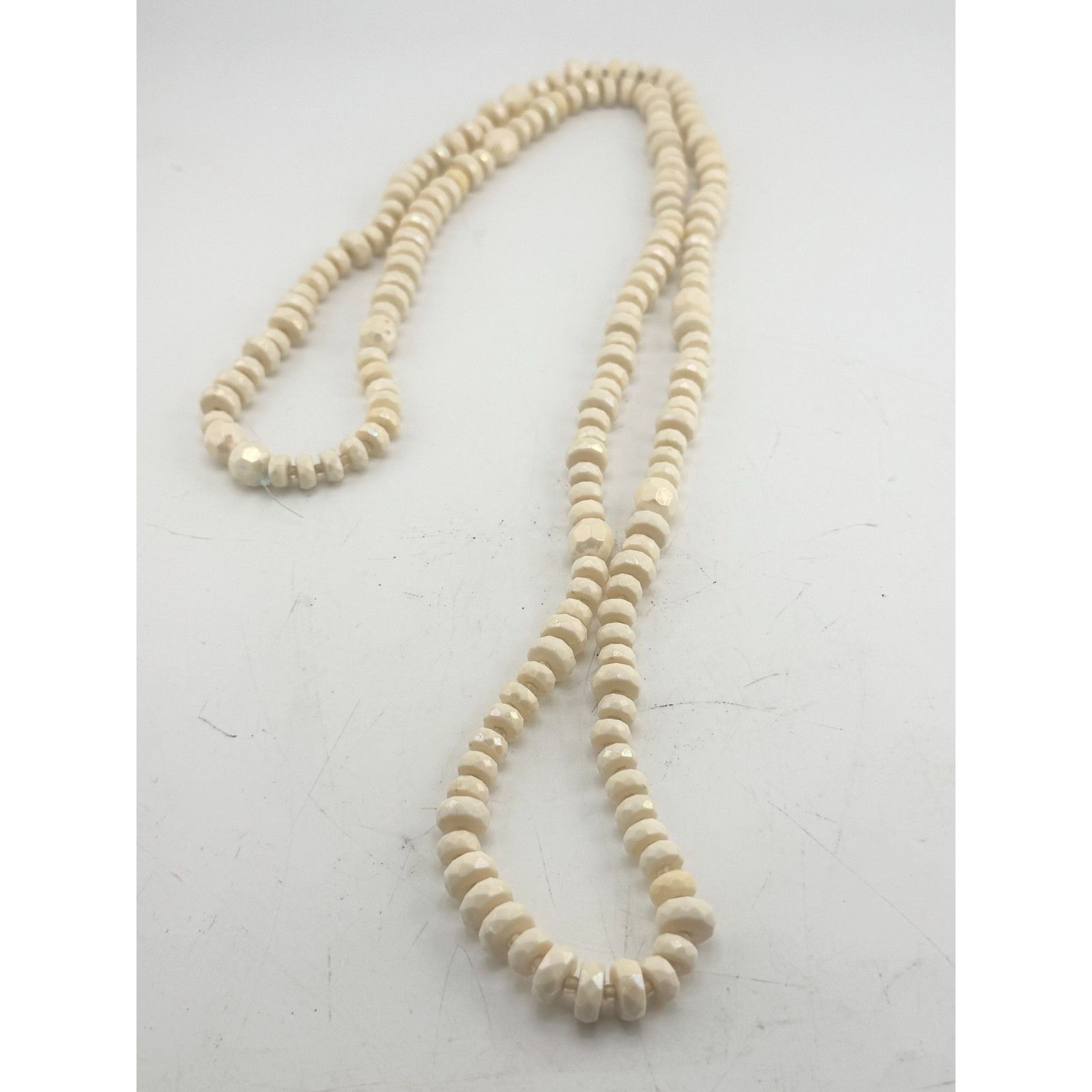 Vintage Vintage white plastic beaded necklace Size ONE SIZE - 1 Thumbnail