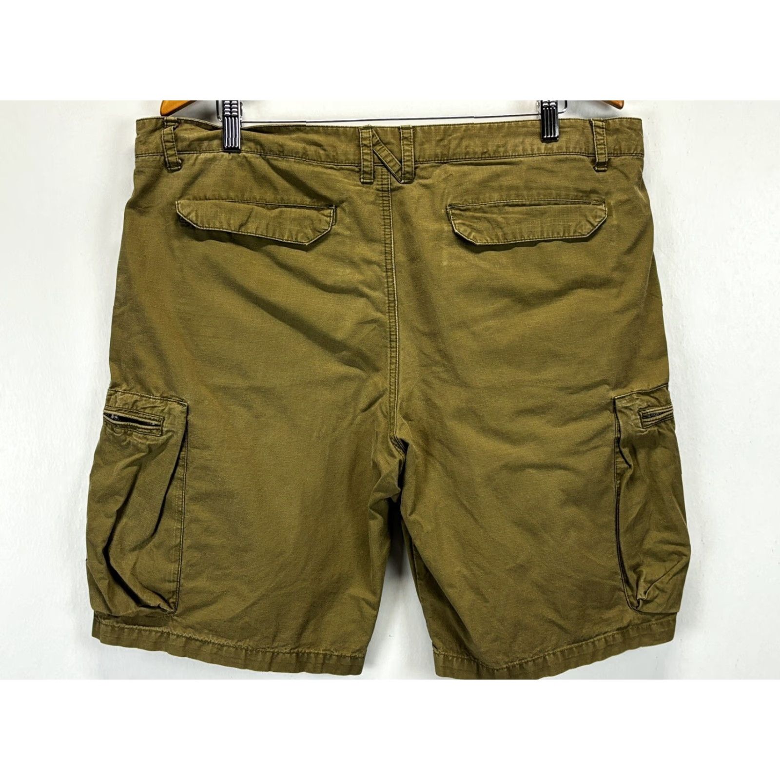 Nike NIKE Cargo Shorts 38 Green Embroidered Swoosh Regular Mens Size US 38 / EU 54 - 2 Thumbnail