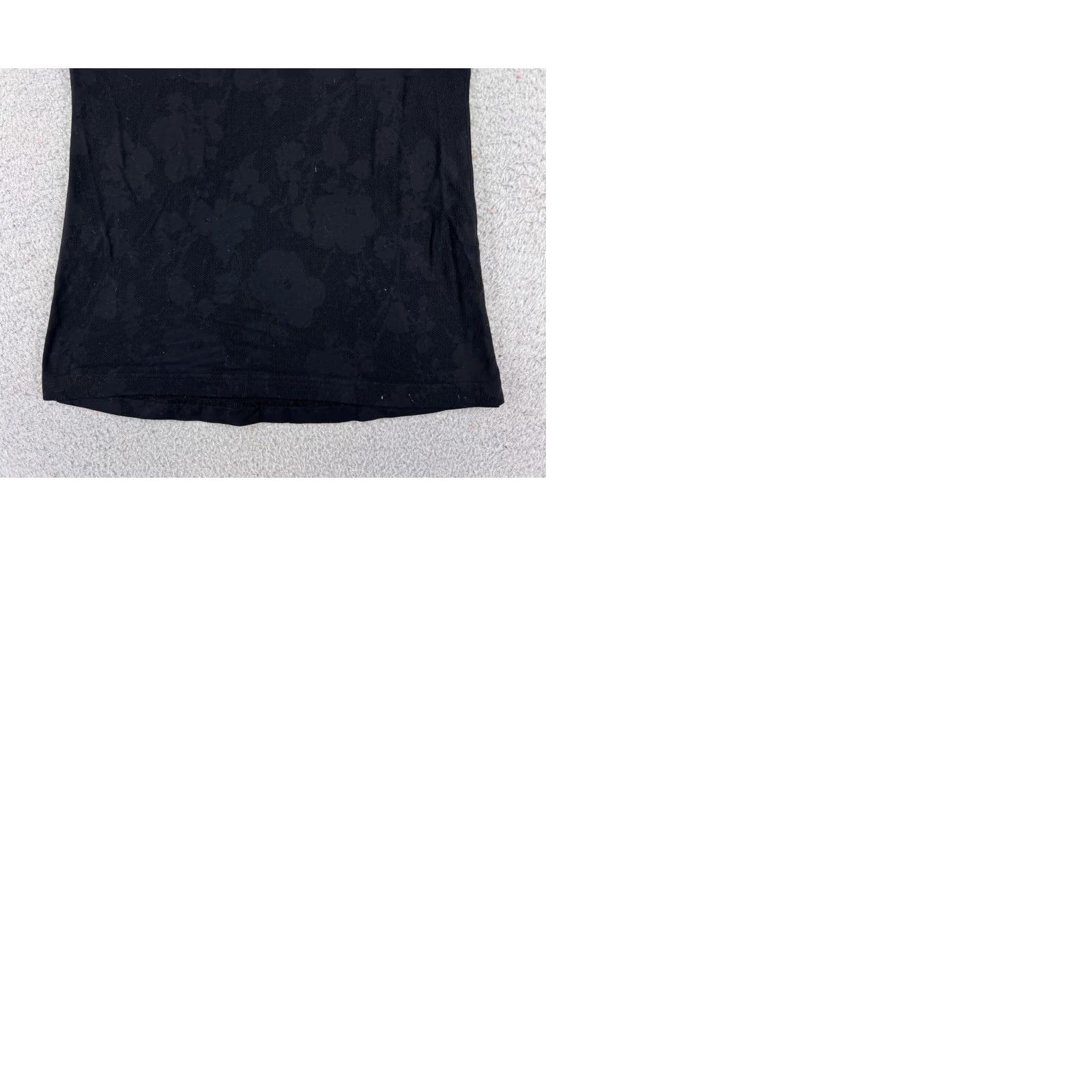 Lululemon Lululemon Shirt Women 4 Black Camo Floral Rose Racerback Tank Top Run Nulu Shirt Women Brand Lululemon 4 Black Rose Floral Racerback Tank Top Nulu Size S / US 4 / IT 40 - 9 Thumbnail