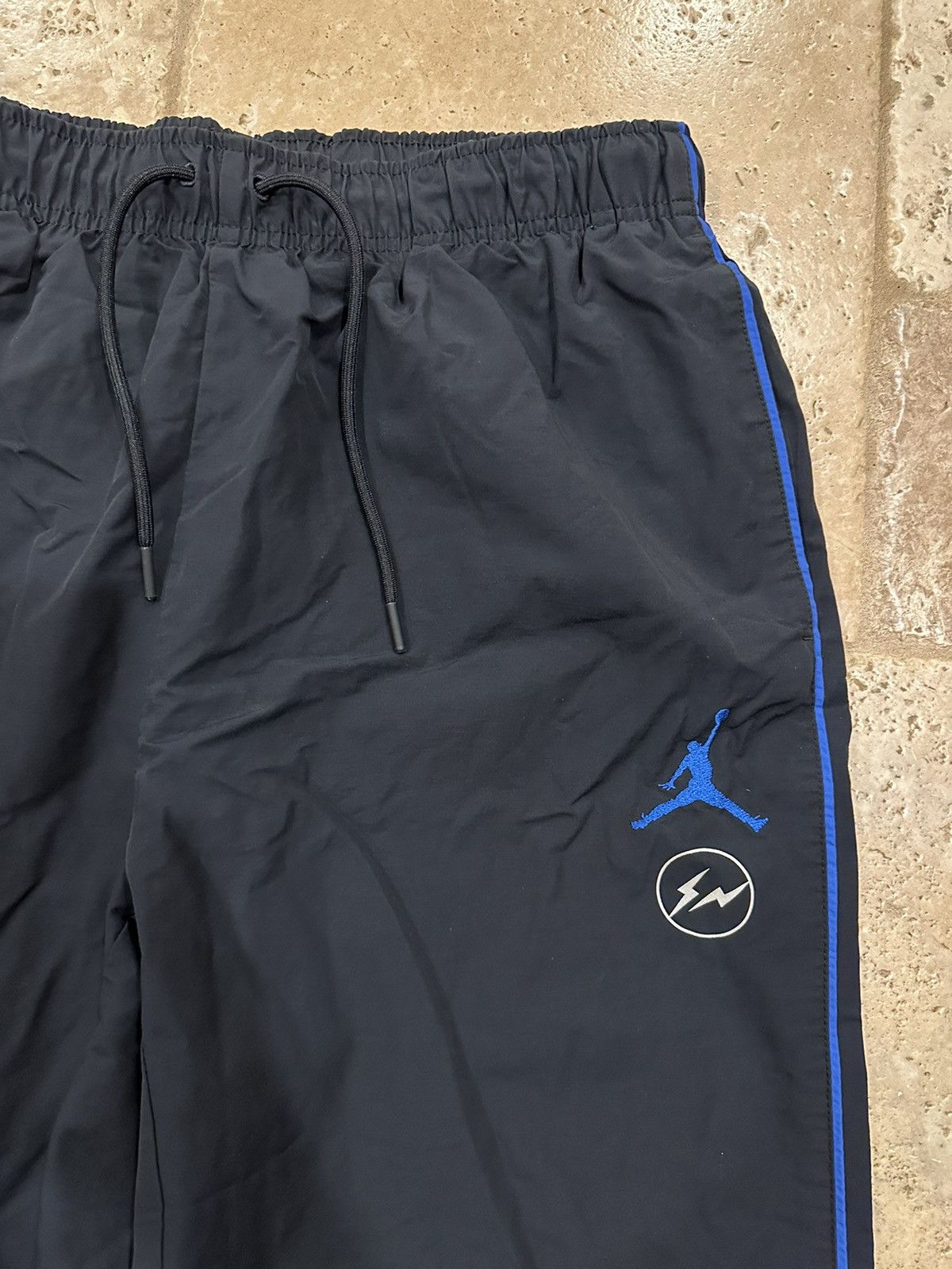 Fragment Design × Jordan Brand Jordan Brand x Fragment Design Woven Nylon Black/Blue Pants Size US 34 / EU 50 - 3 Thumbnail