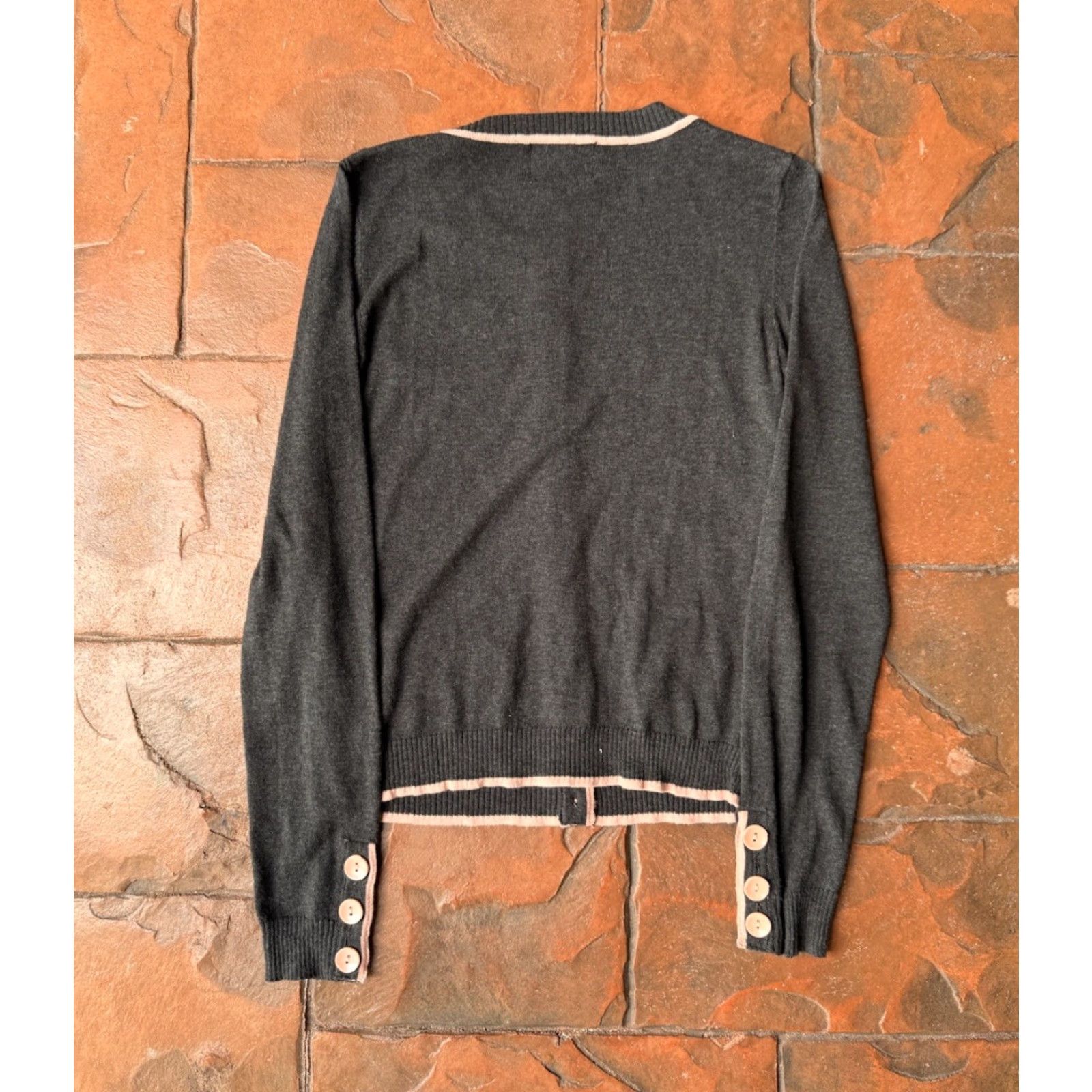 Vintage Y2K Hello Kitty x Forever 21 Cardigan Sweater Women’s Small Gray Cotton Long Sleeve V-Neck Size S / US 4 / IT 40 - 3 Thumbnail