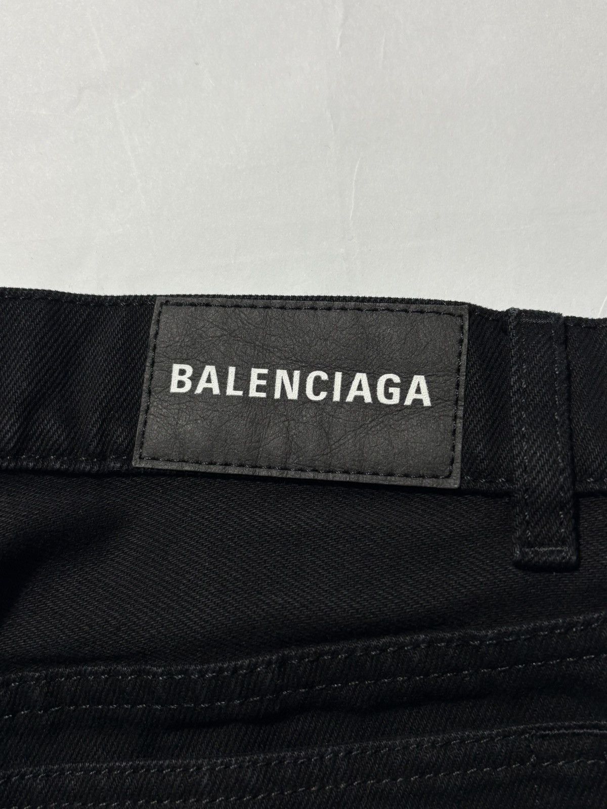 Balenciaga BALENCIAGA HIGH WAISTED STRAIGHT LEG JEANS Size 26" / US 2 / IT 38 - 5 Thumbnail
