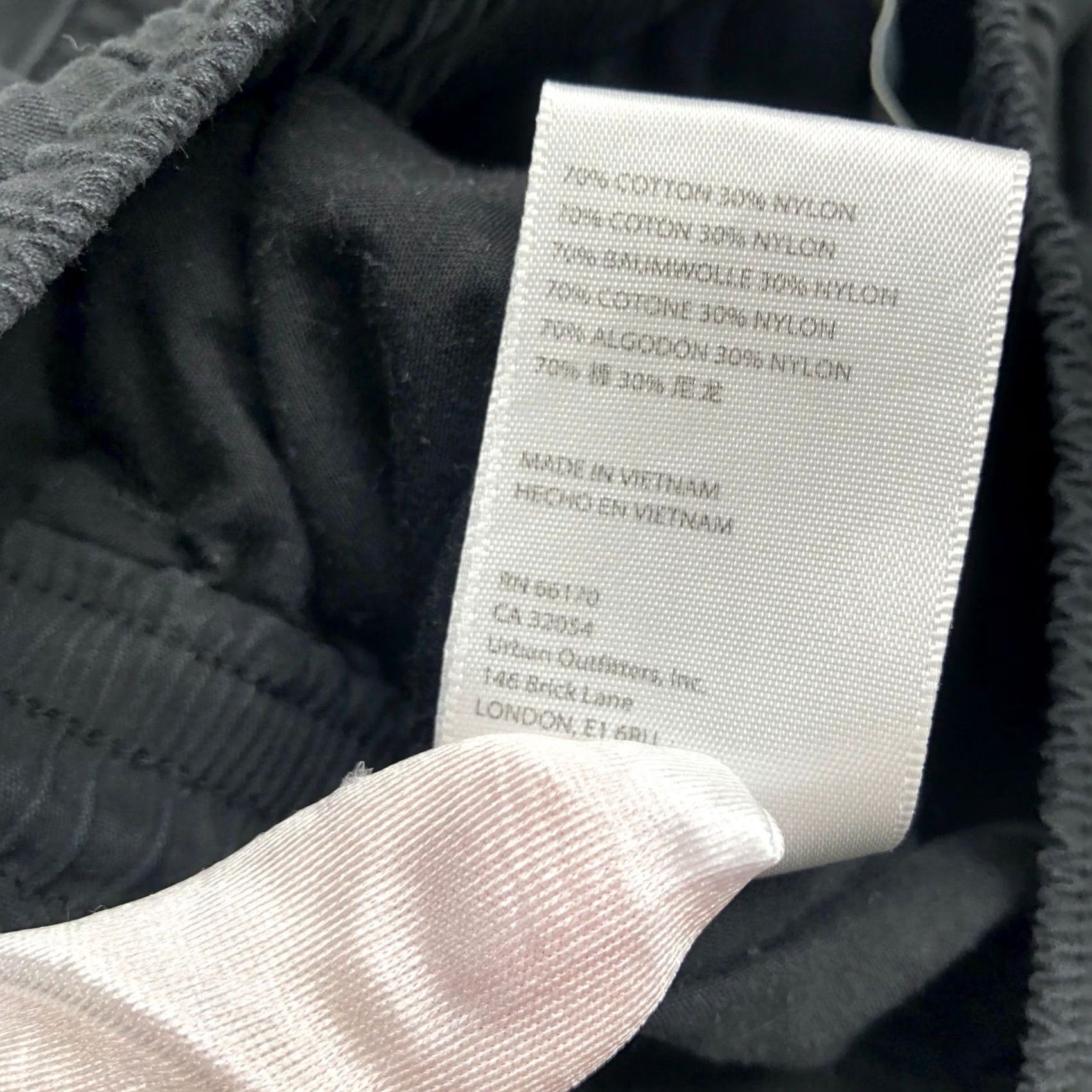 Urban Outfitters VINTAGE? No. Urban Outfitters Standard Cloth Cargo Jogger Pants Mens XL Black Pull On Size US 36 / EU 52 - 5 Thumbnail